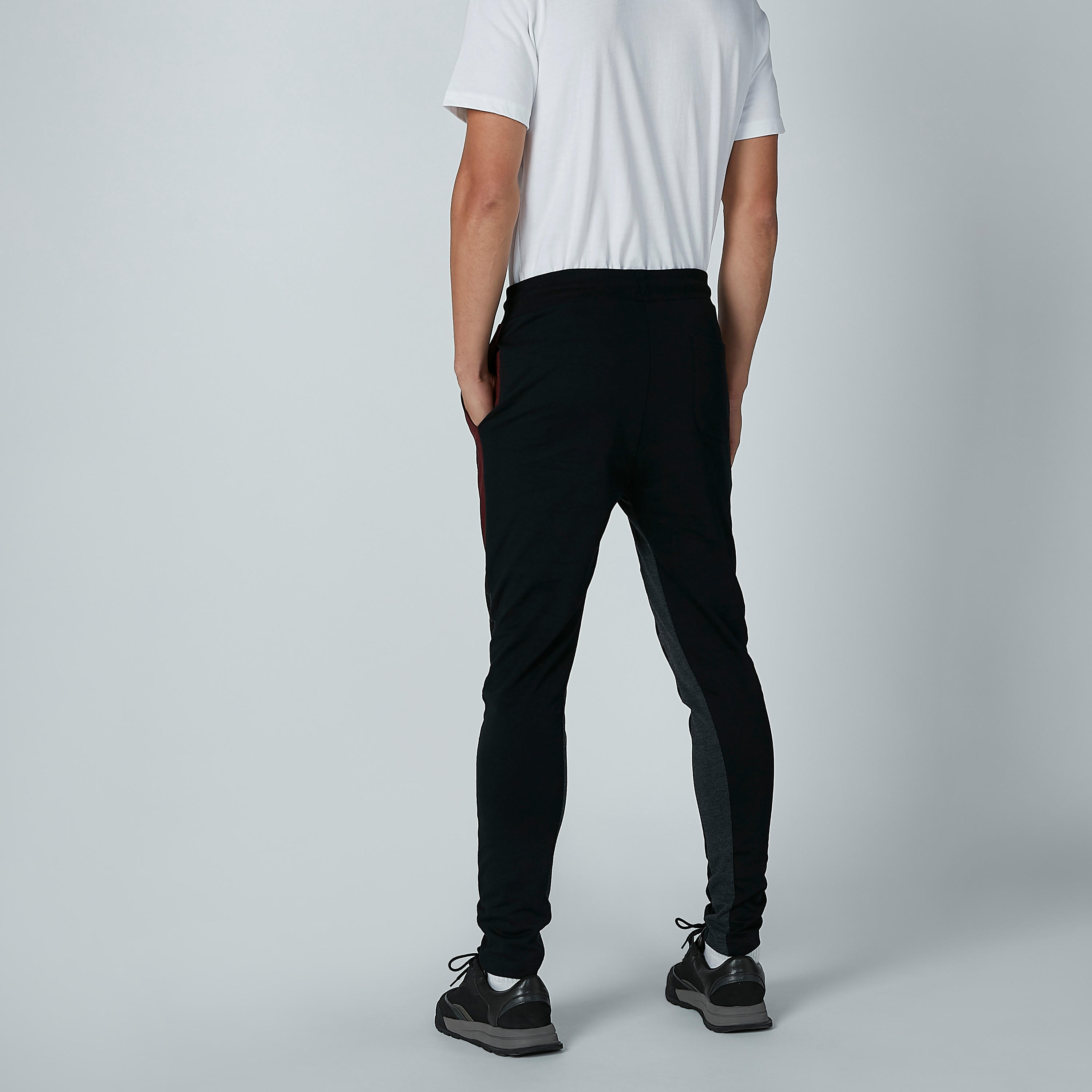 بنطال طويل بقصّة سليم وخصر متوسط الارتفاع وجيوب من سمايلي وورلد-men-clothing-bottoms-joggers-image-4