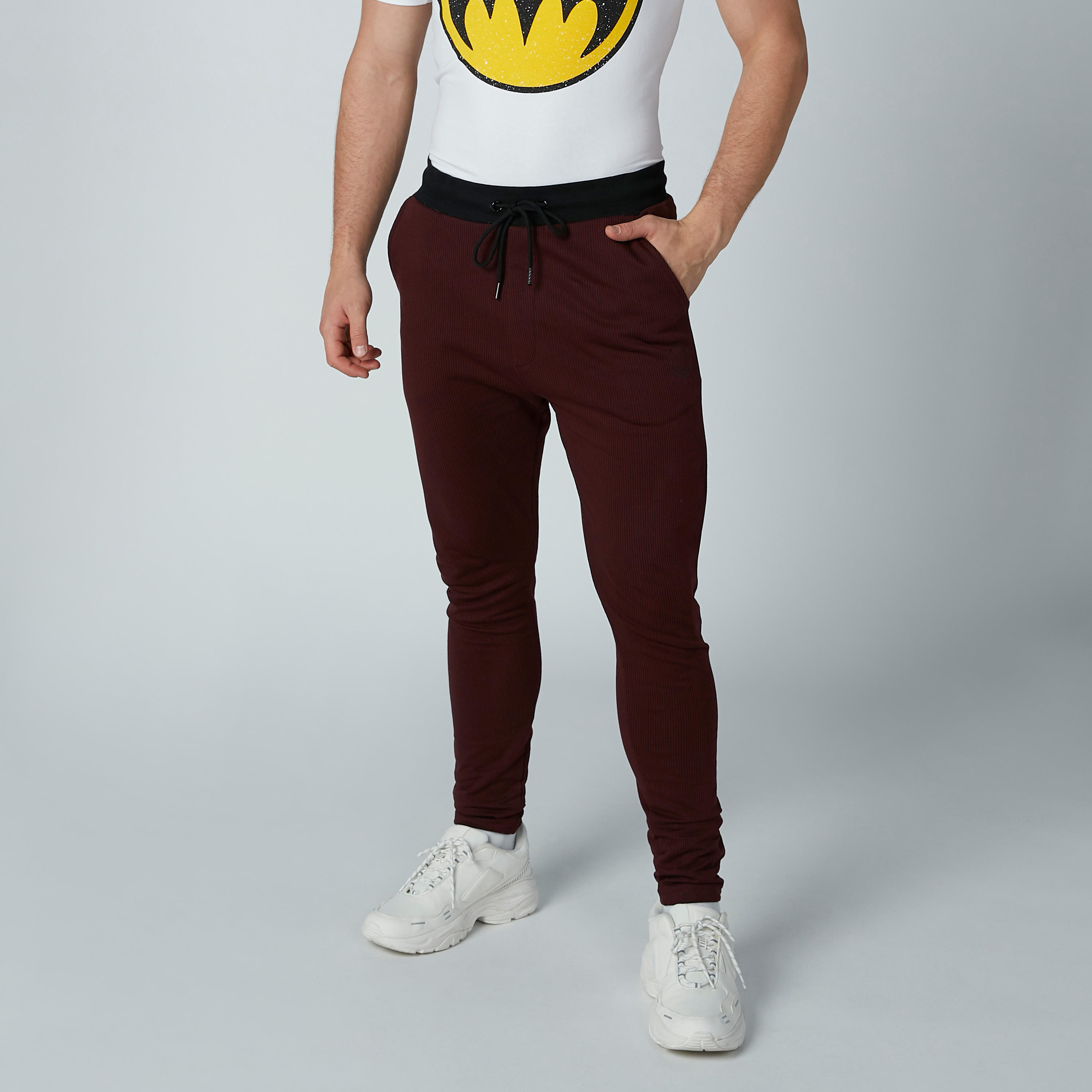 بنطلون سليم سادة مستدام بجيوب من سمايلي وورلد -men-clothing-bottoms-joggers-image-1