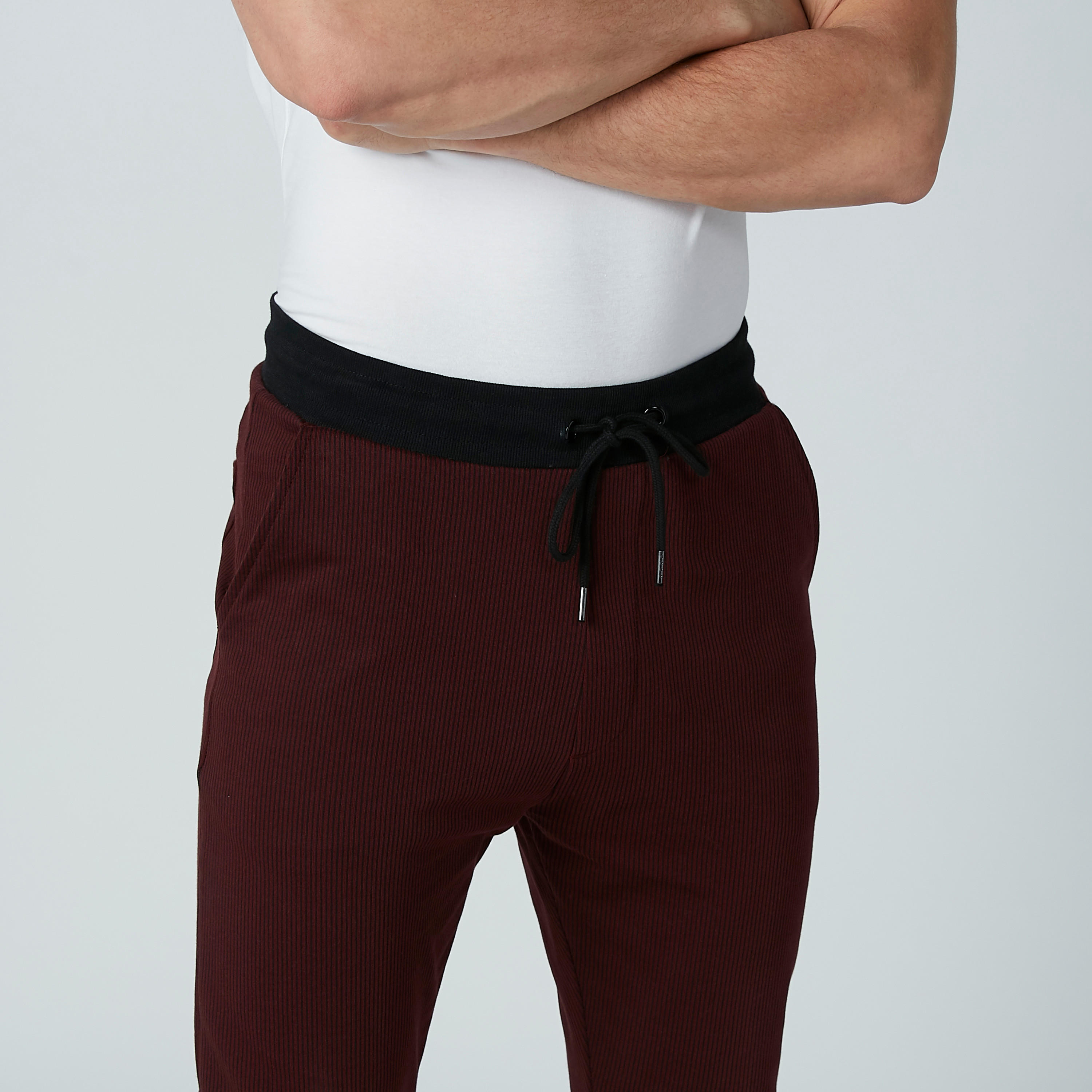 بنطلون سليم سادة مستدام بجيوب من سمايلي وورلد -men-clothing-bottoms-joggers-image-3