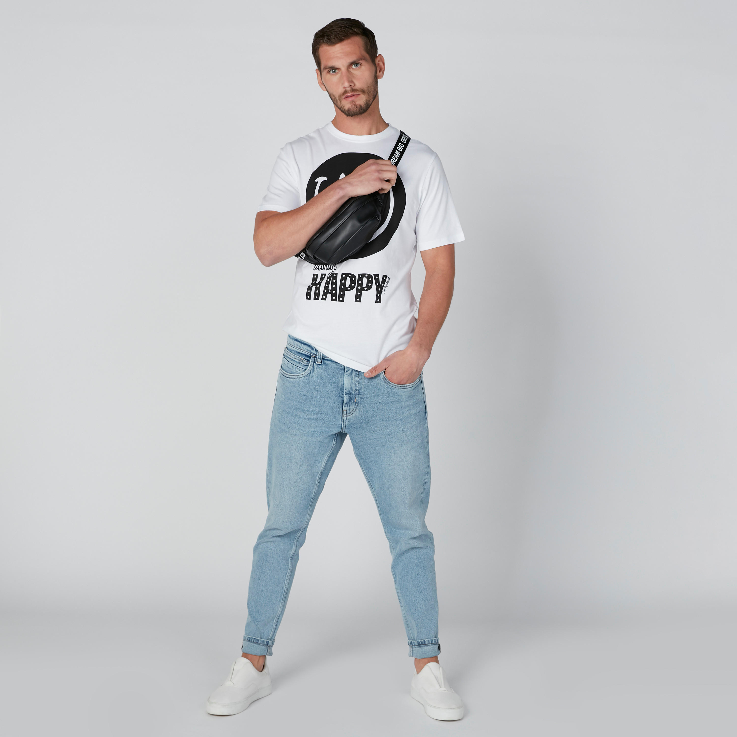 تيشيرت مستدام سليم بياقة ضيّقة وطبعات سمايلي وورلد-men-clothing-tshirtsandpolos-tshirts-image-1