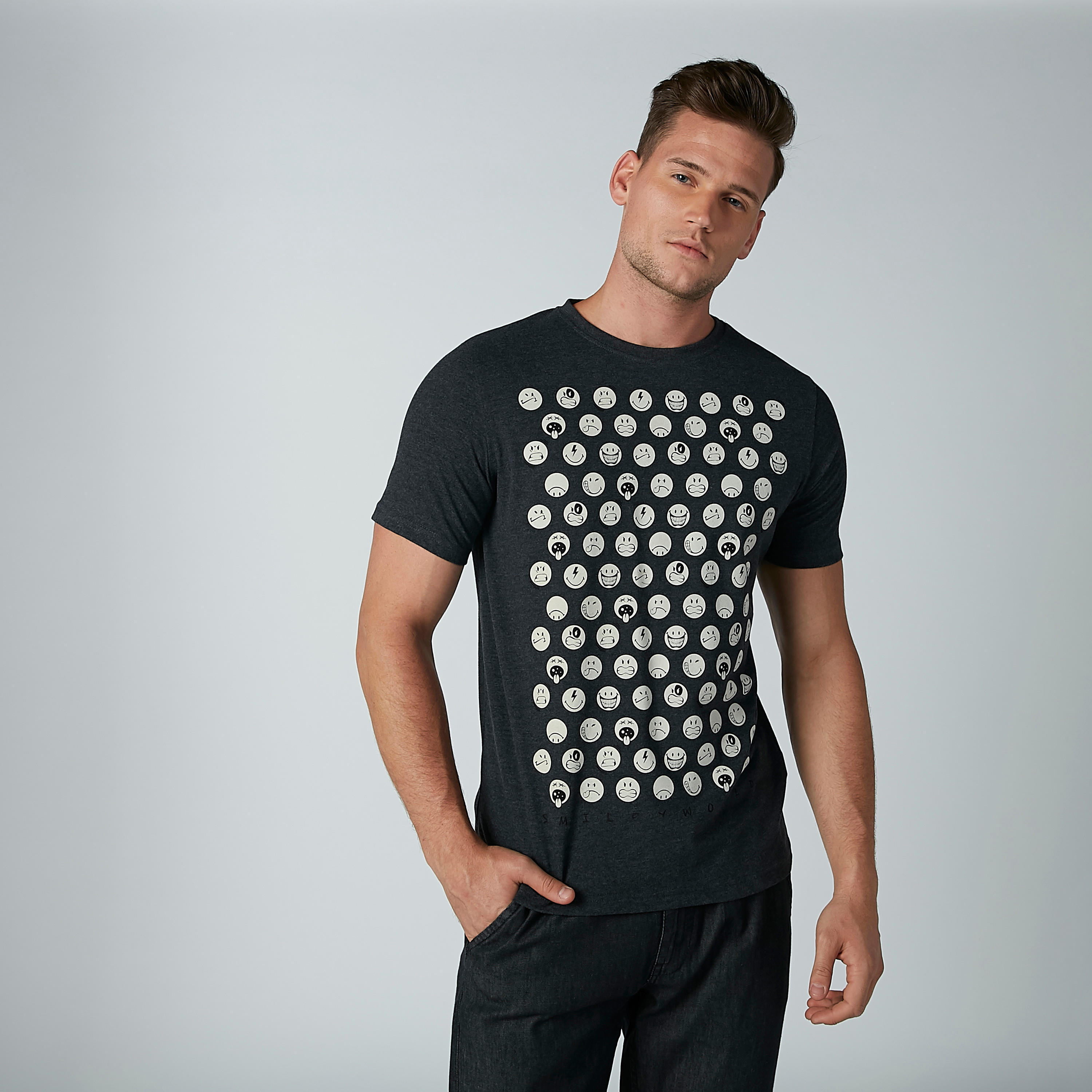 تيشيرت بياقة مستديرة وأكمام قصيرة وطبعات سمايلي وورلد-men-clothing-tshirtsandpolos-tshirts-image-1