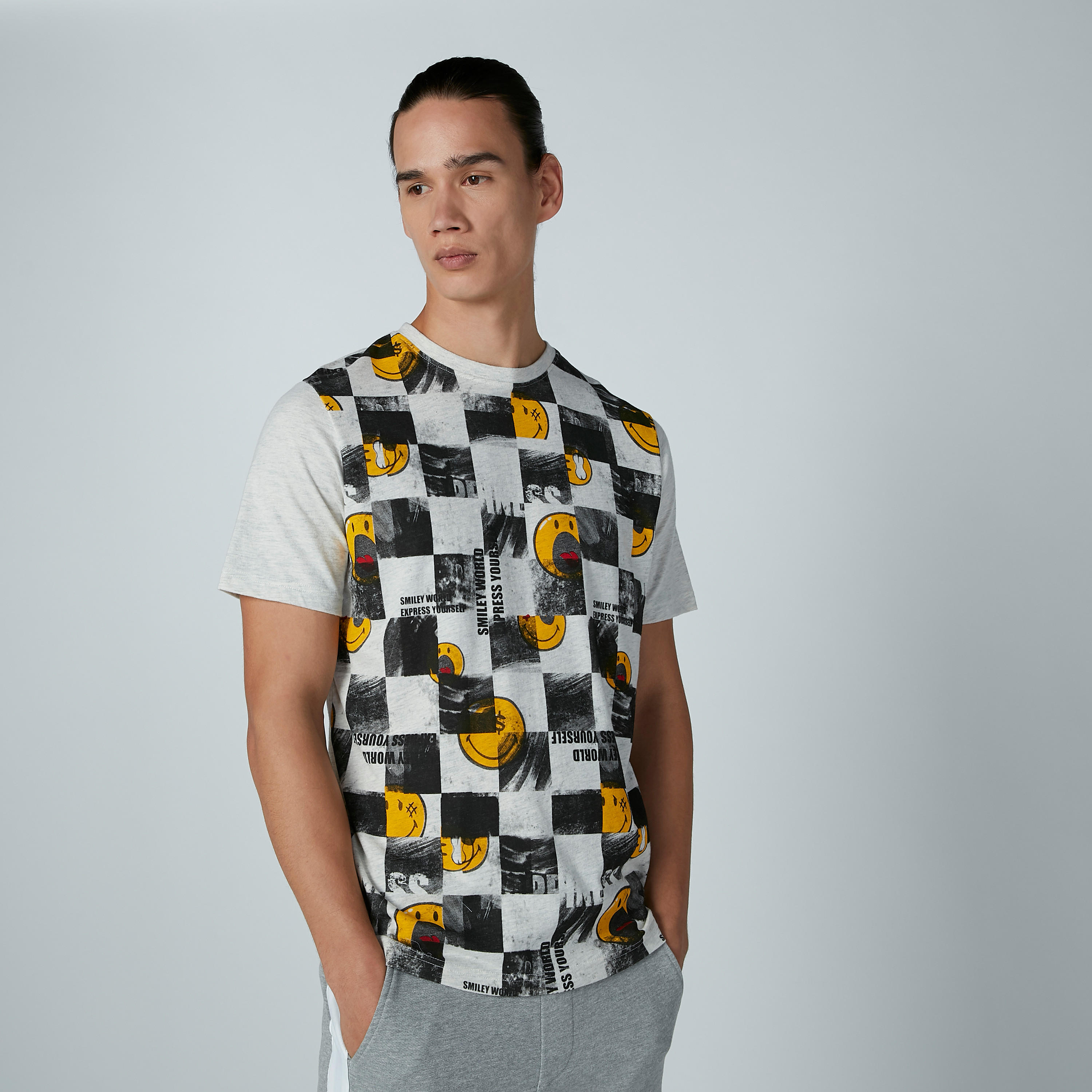 تيشيرت كاروهات بأكمام قصيرة وطبعات من سمايلي وورلد-men-clothing-tshirtsandpolos-tshirts-image-2