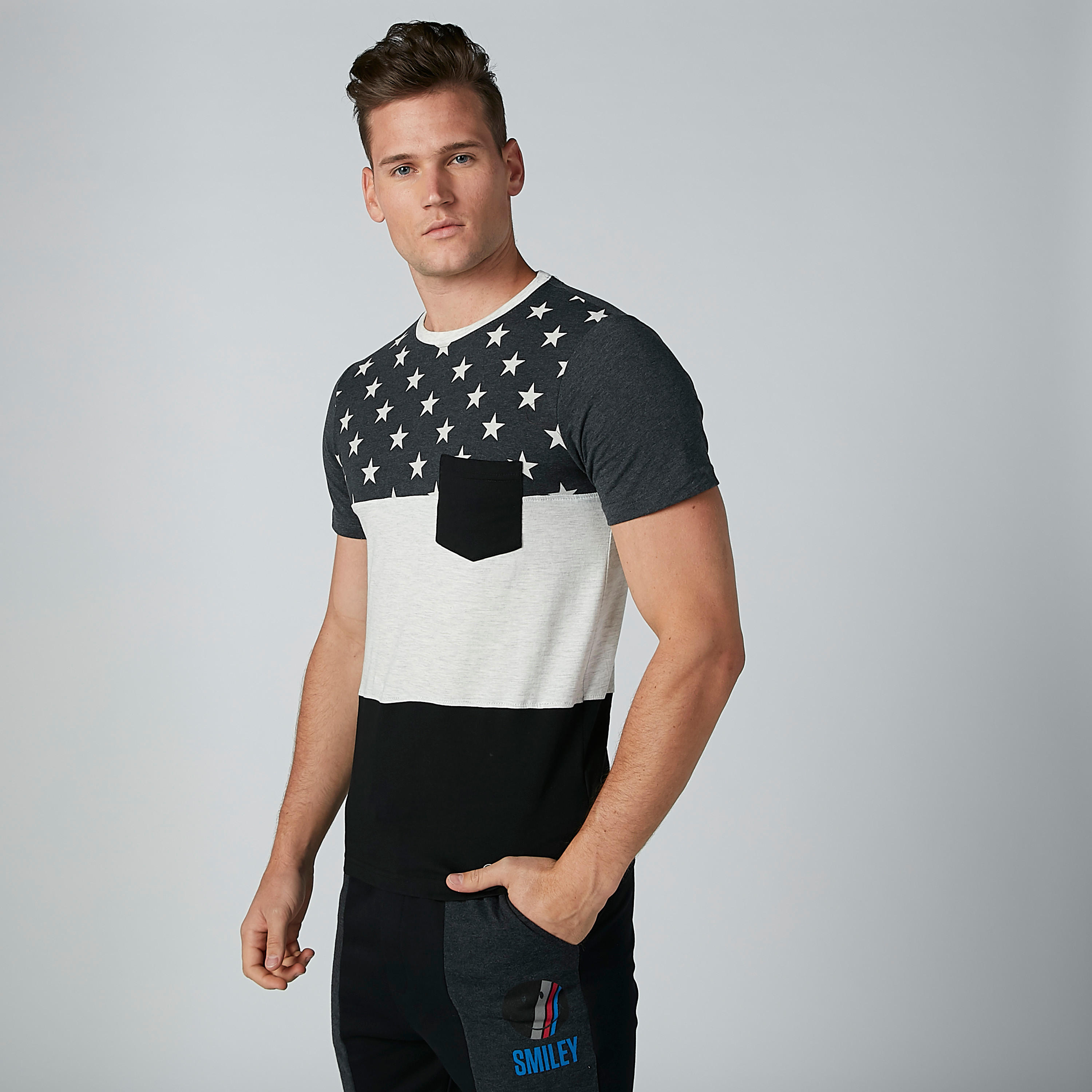 تيشيرت بأكمام قصيرة وياقة مستديرة وطبعات سمايلي وورلد-men-clothing-tshirtsandpolos-tshirts-image-1
