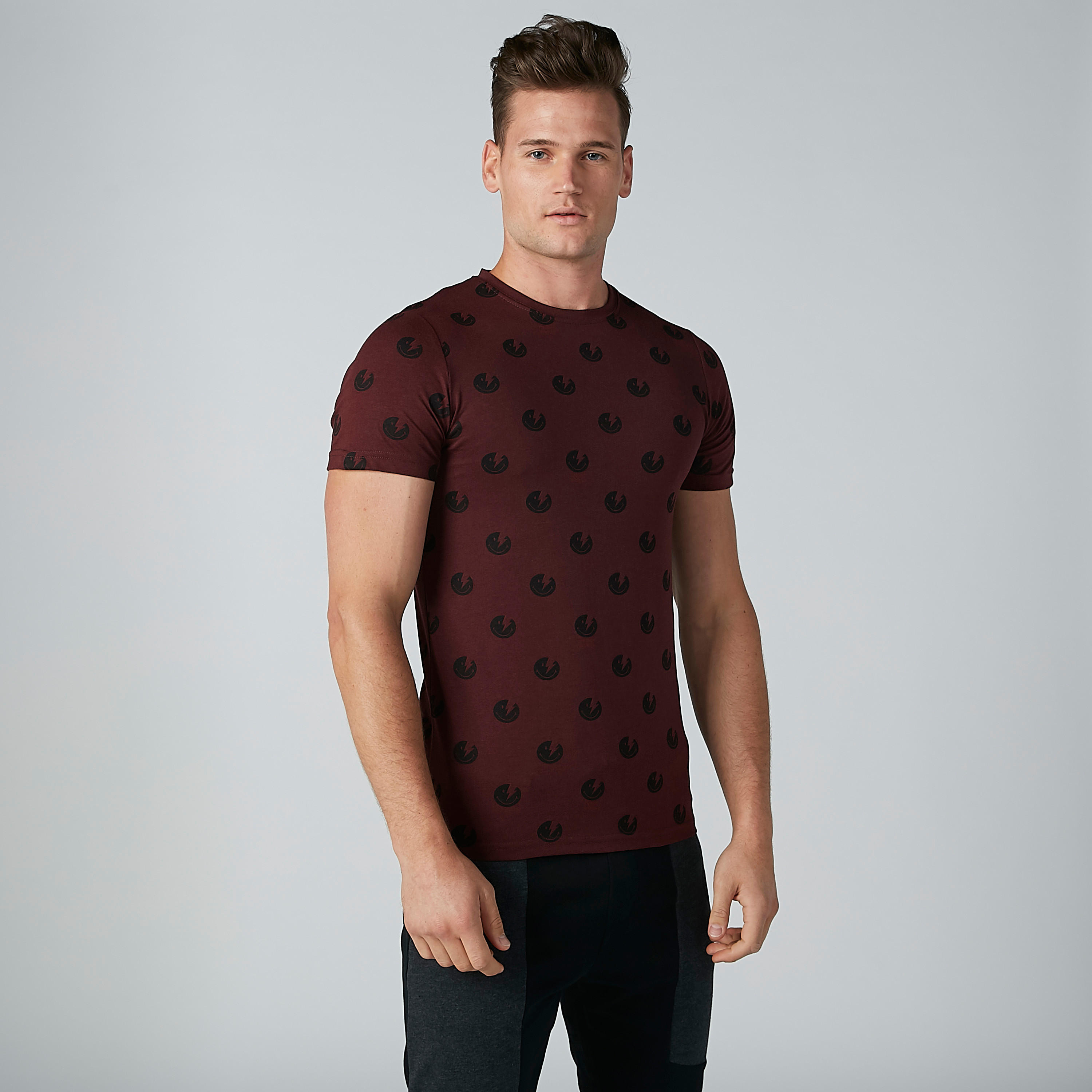 تيشيرت بأكمام قصيرة وياقة مستديرة وطبعات سمايلي وورلد-men-clothing-tshirtsandpolos-tshirts-image-1