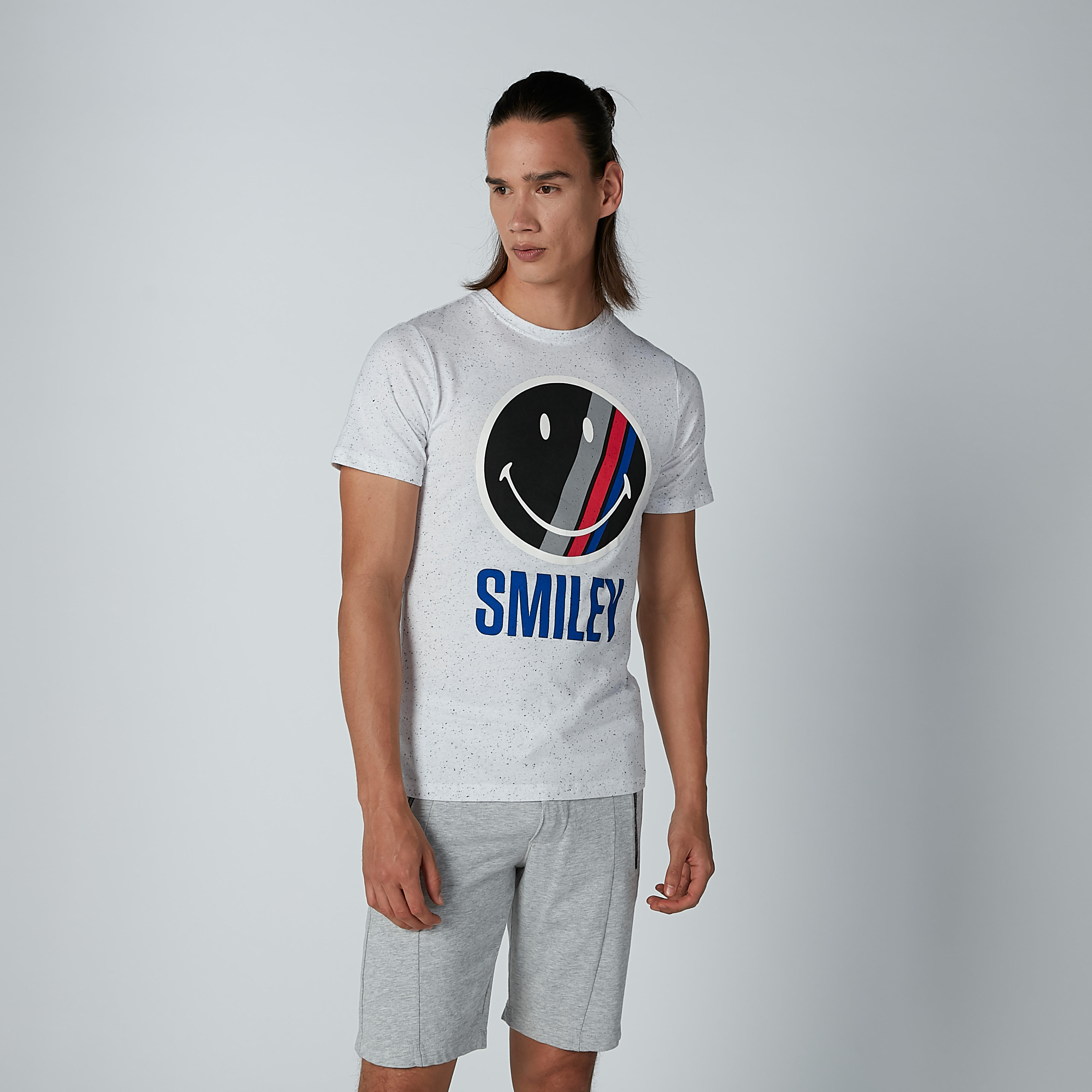 تيشيرت بياقة مستديرة وأكمام قصيرة وطبعات سمايلي وورلد-men-clothing-tshirtsandpolos-tshirts-image-2