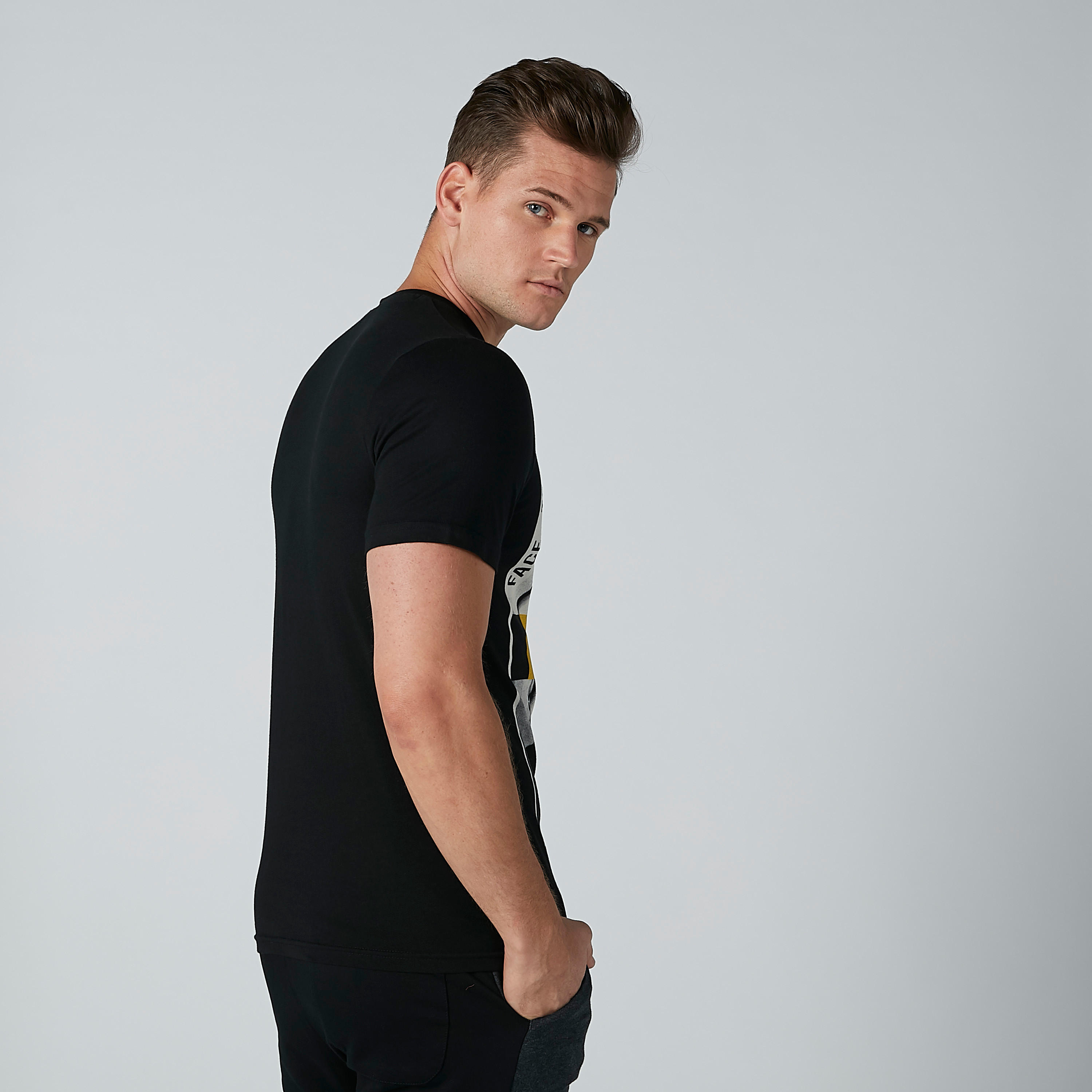 تيشيرت بأكمام قصيرة وياقة مستديرة وطبعات سمايلي وورلد-men-clothing-tshirtsandpolos-tshirts-image-3