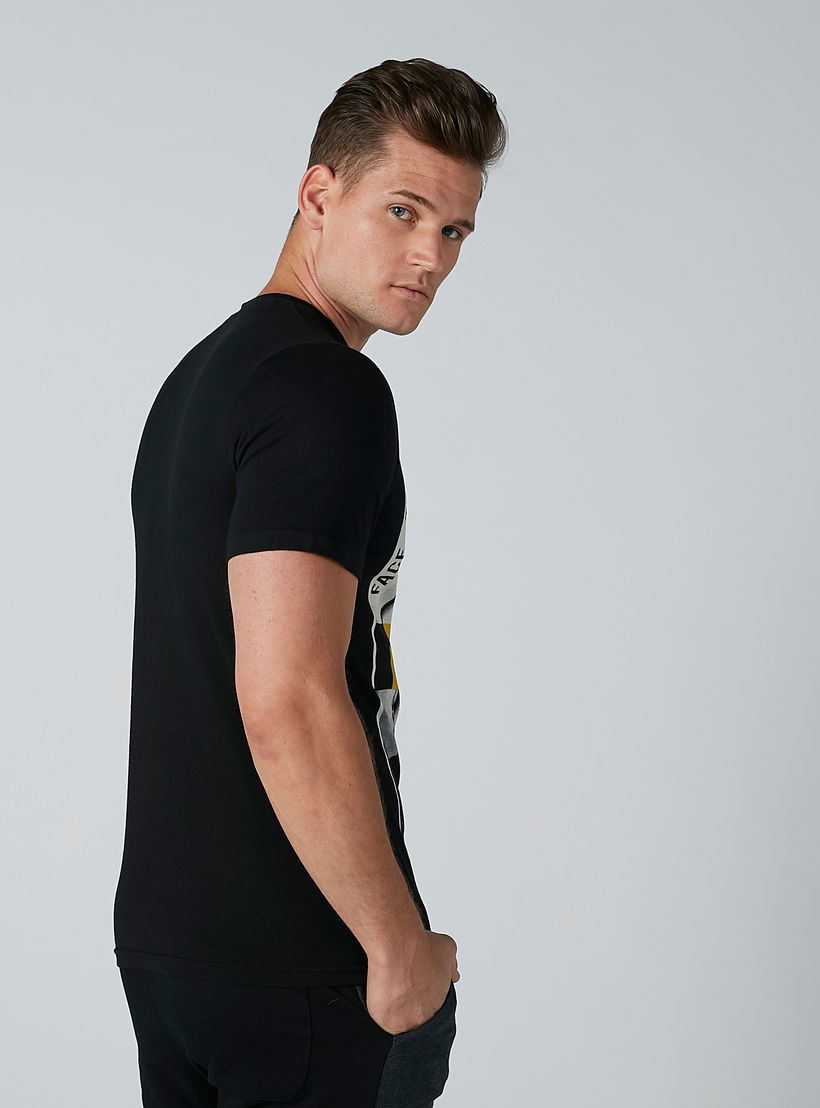 تيشيرت بأكمام قصيرة وياقة مستديرة وطبعات سمايلي وورلد-men-clothing-tshirtsandpolos-tshirts-image-3