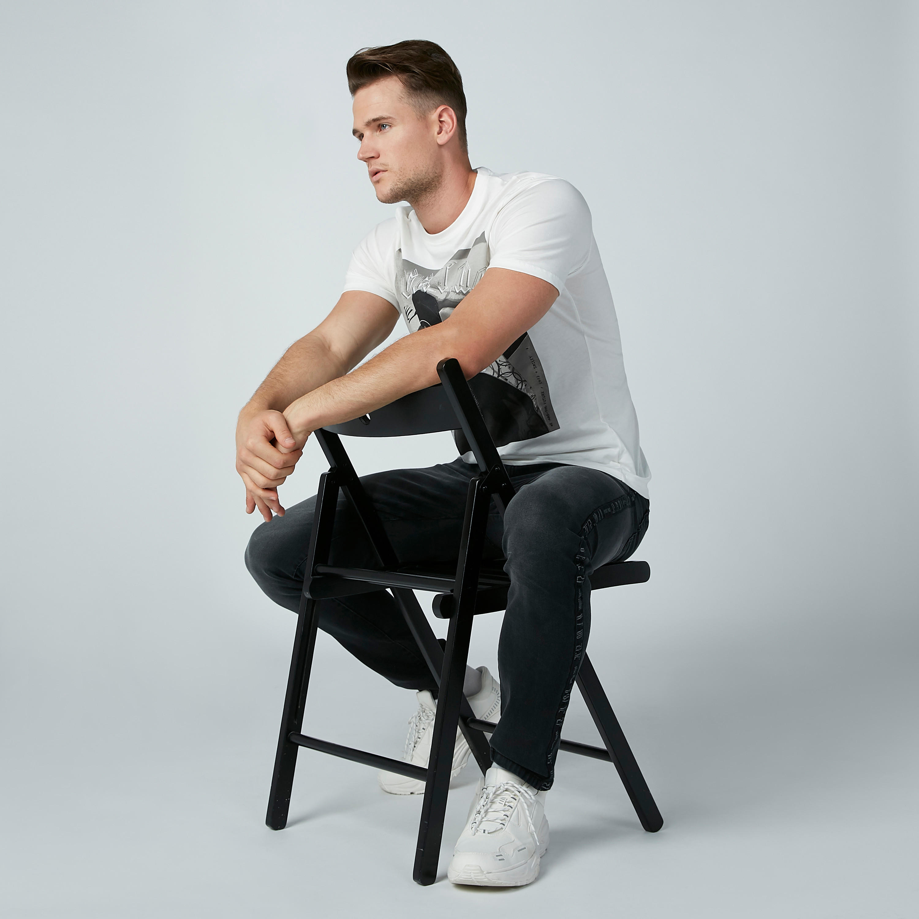 تيشيرت بأكمام قصيرة وياقة مستديرة وطبعات سمايلي وورلد-men-clothing-tshirtsandpolos-tshirts-image-1