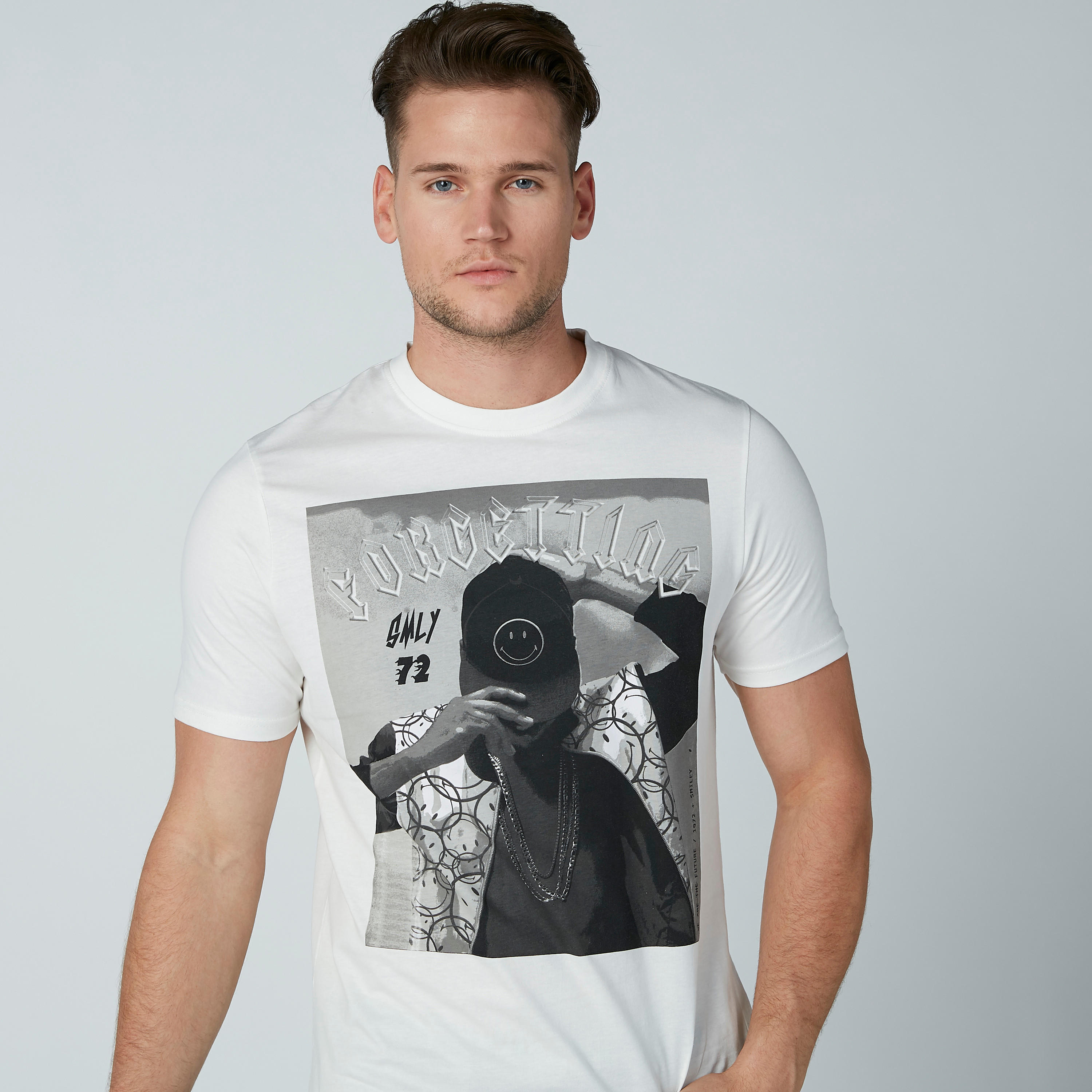 تيشيرت بأكمام قصيرة وياقة مستديرة وطبعات سمايلي وورلد-men-clothing-tshirtsandpolos-tshirts-image-2