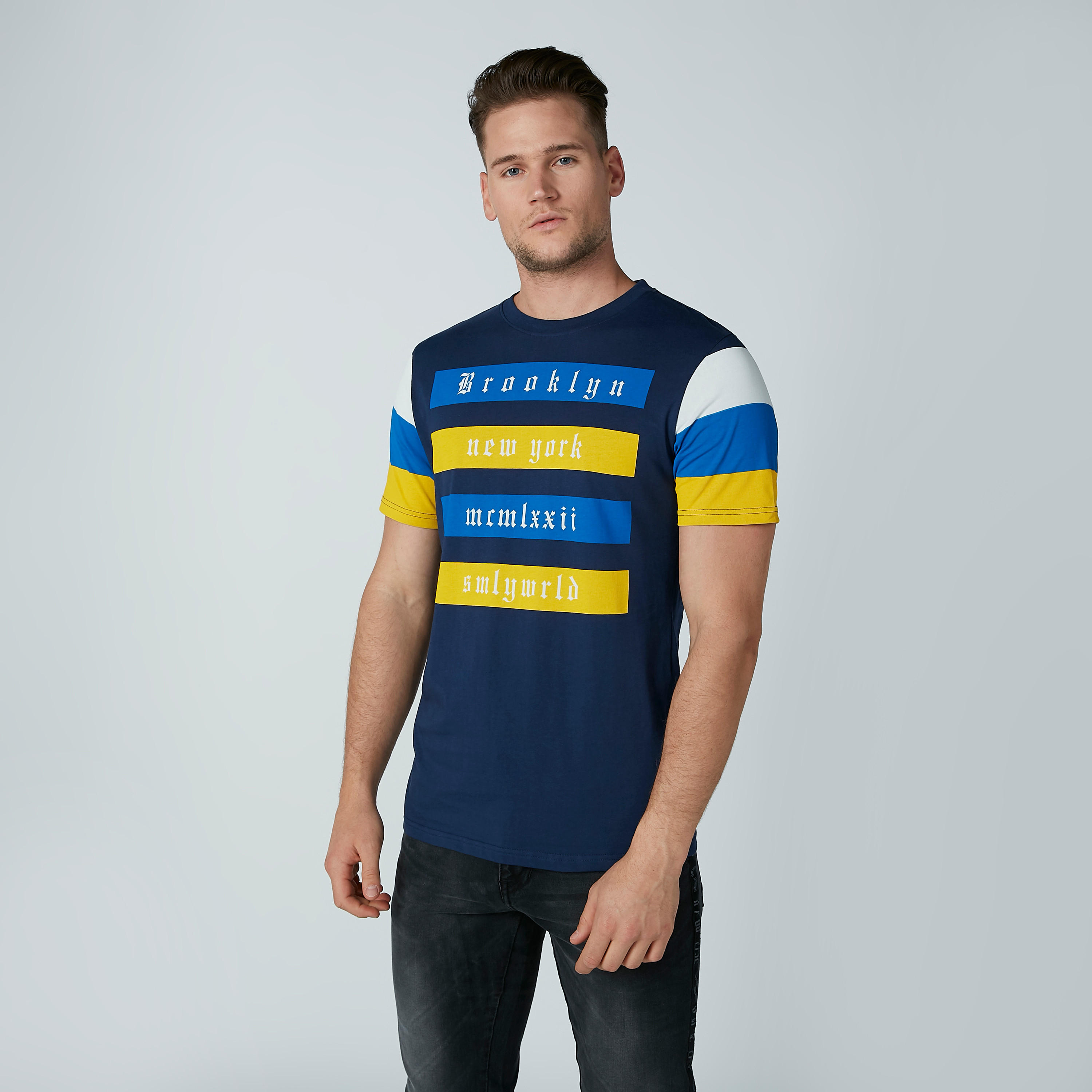 تيشيرت مستدام سليم بياقة ضيّقة وطبعات سمايلي وورلد-men-clothing-tshirtsandpolos-tshirts-image-1