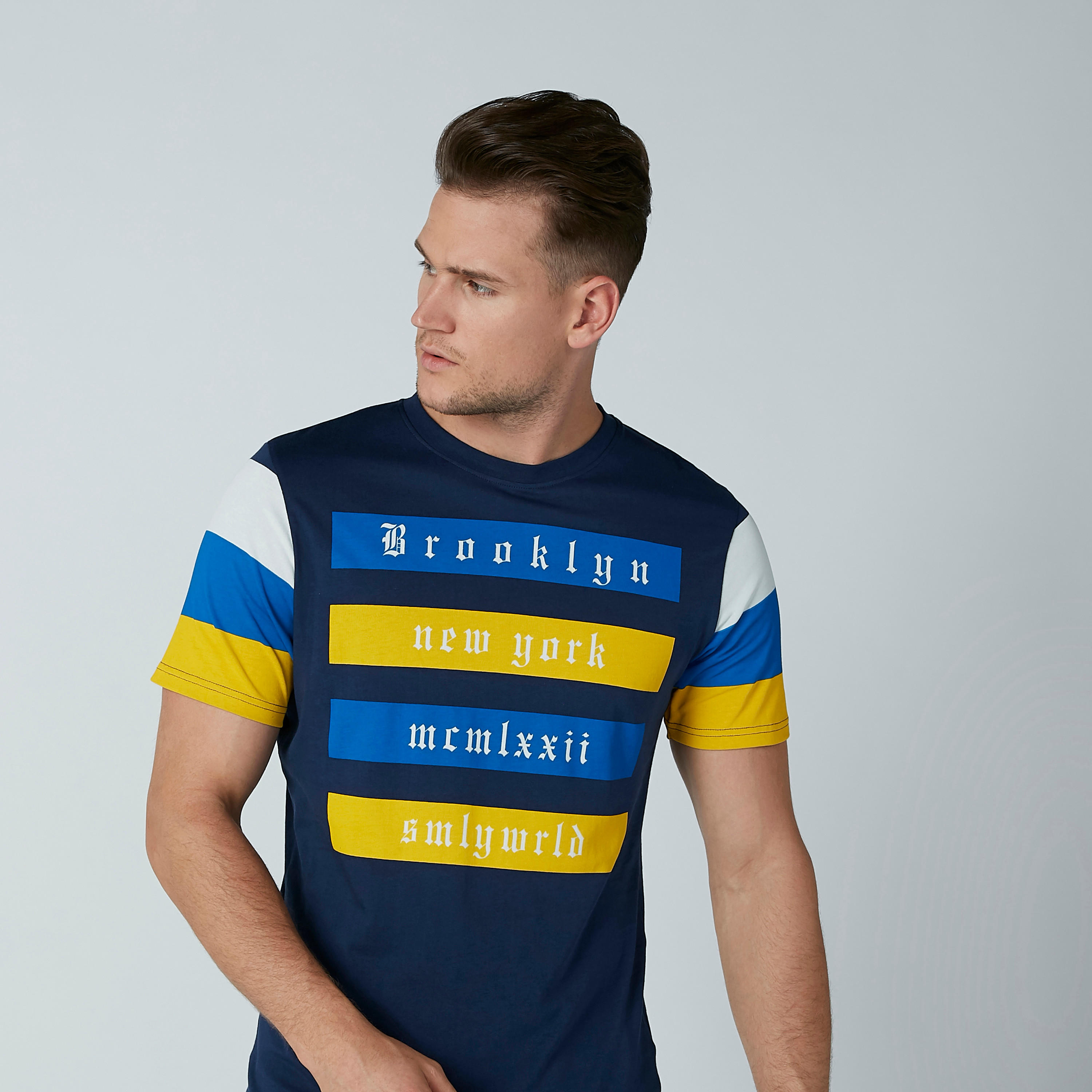 تيشيرت مستدام سليم بياقة ضيّقة وطبعات سمايلي وورلد-men-clothing-tshirtsandpolos-tshirts-image-3