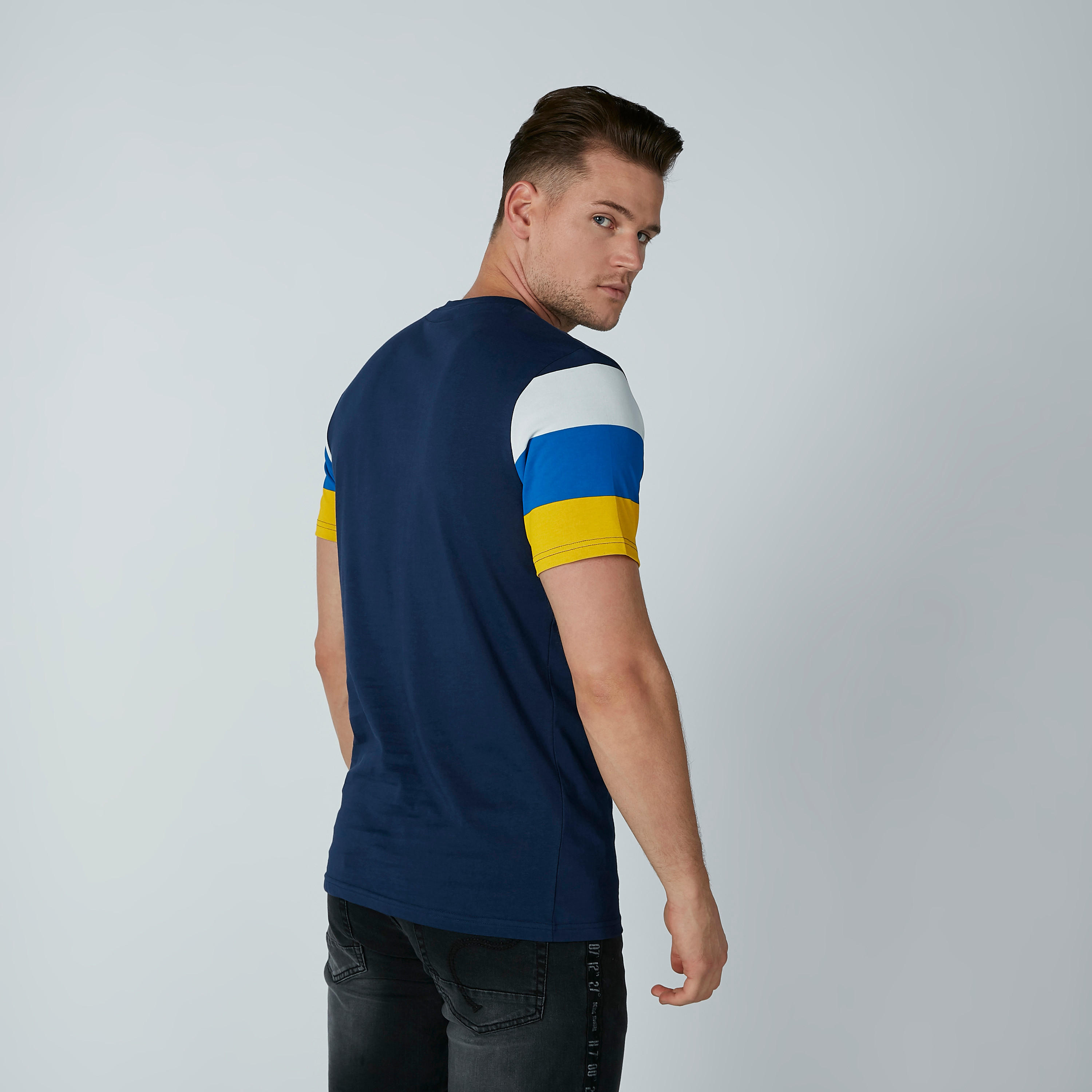 تيشيرت مستدام سليم بياقة ضيّقة وطبعات سمايلي وورلد-men-clothing-tshirtsandpolos-tshirts-image-4