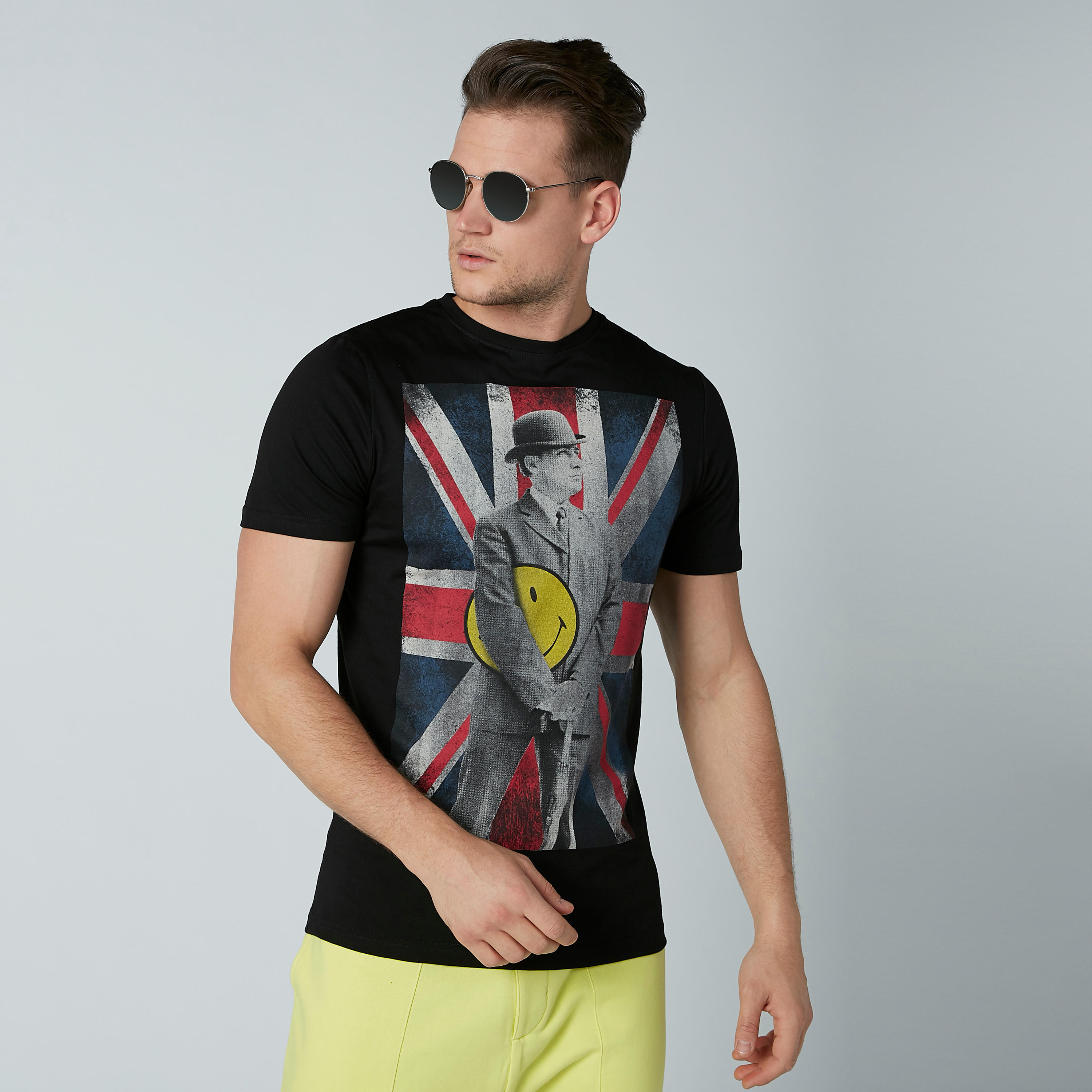 تيشيرت بياقة مستديرة وأكمام قصيرة وطبعات سمايلي وورلد-men-clothing-tshirtsandpolos-tshirts-image-1