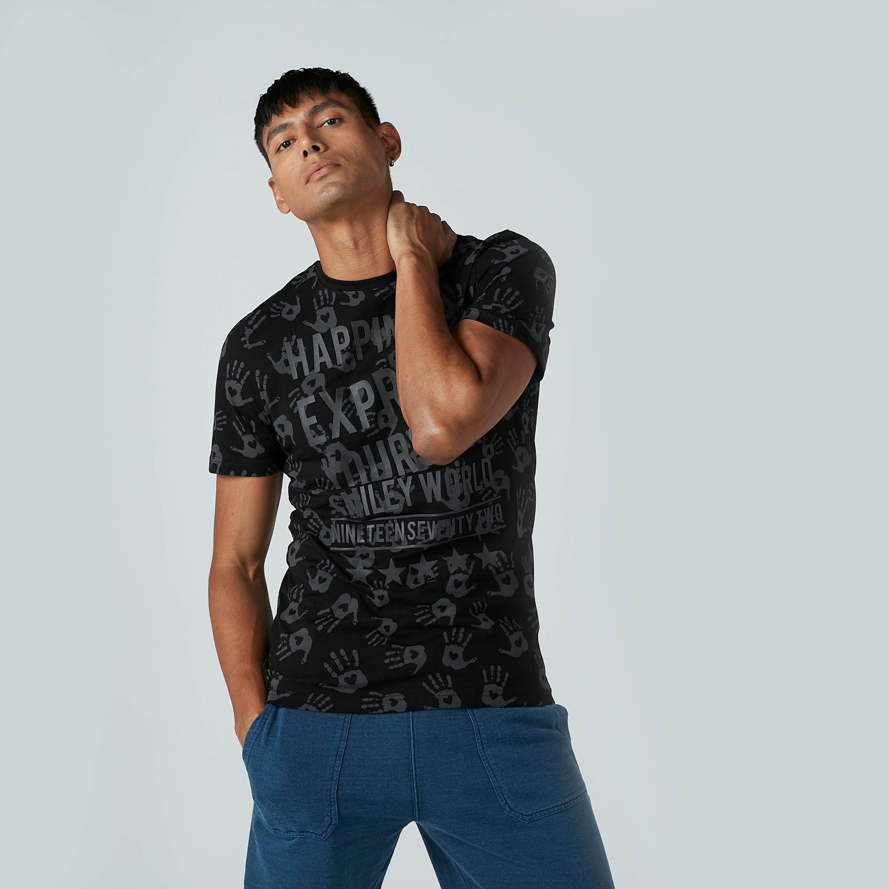 تيشيرت بياقة مستديرة وأكمام قصيرة وطبعات سمايلي وورلد-men-clothing-tshirtsandpolos-tshirts-image-1