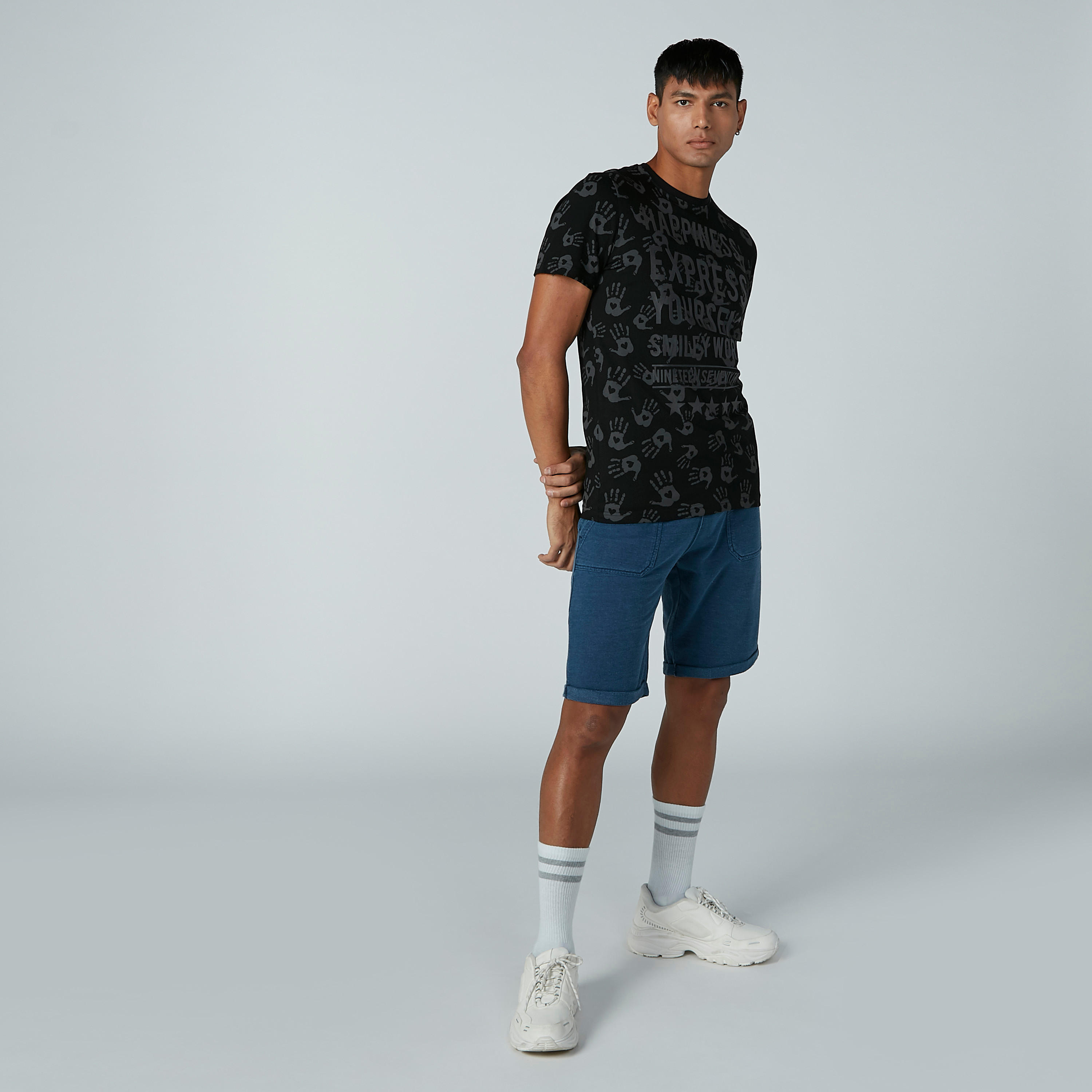 تيشيرت بياقة مستديرة وأكمام قصيرة وطبعات سمايلي وورلد-men-clothing-tshirtsandpolos-tshirts-image-2