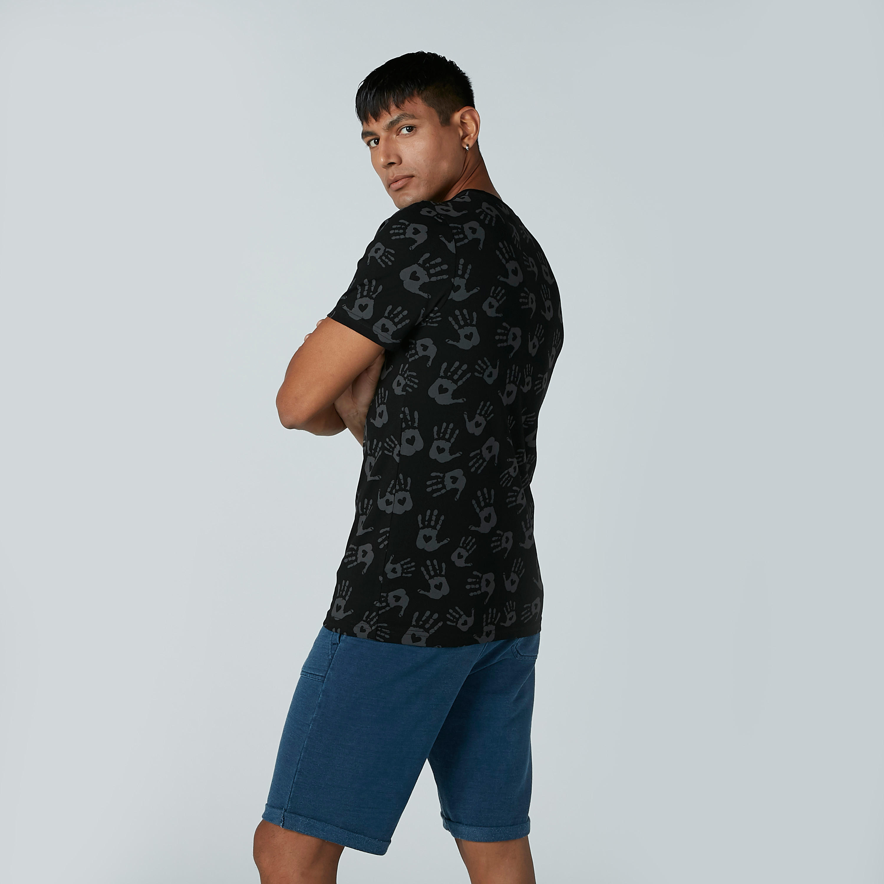 تيشيرت بياقة مستديرة وأكمام قصيرة وطبعات سمايلي وورلد-men-clothing-tshirtsandpolos-tshirts-image-3