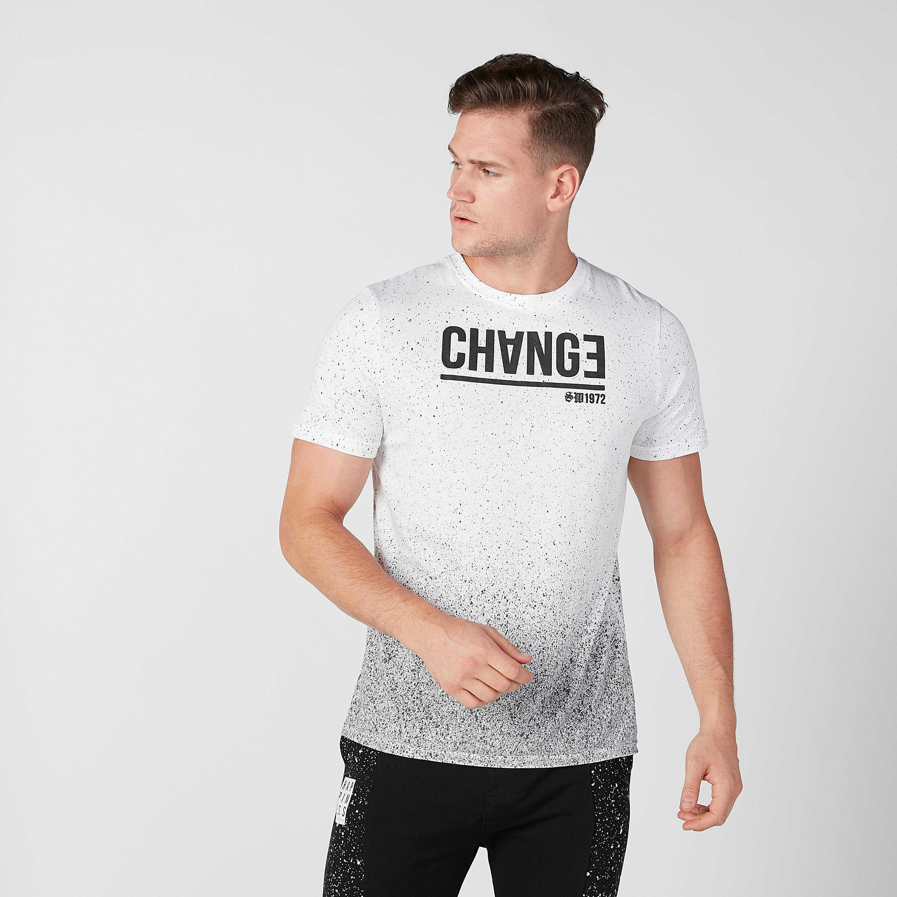 تيشيرت بياقة ضيّقة وأكمام قصيرة وطبعات سمايلي وورلد-men-clothing-tshirtsandpolos-tshirts-image-3