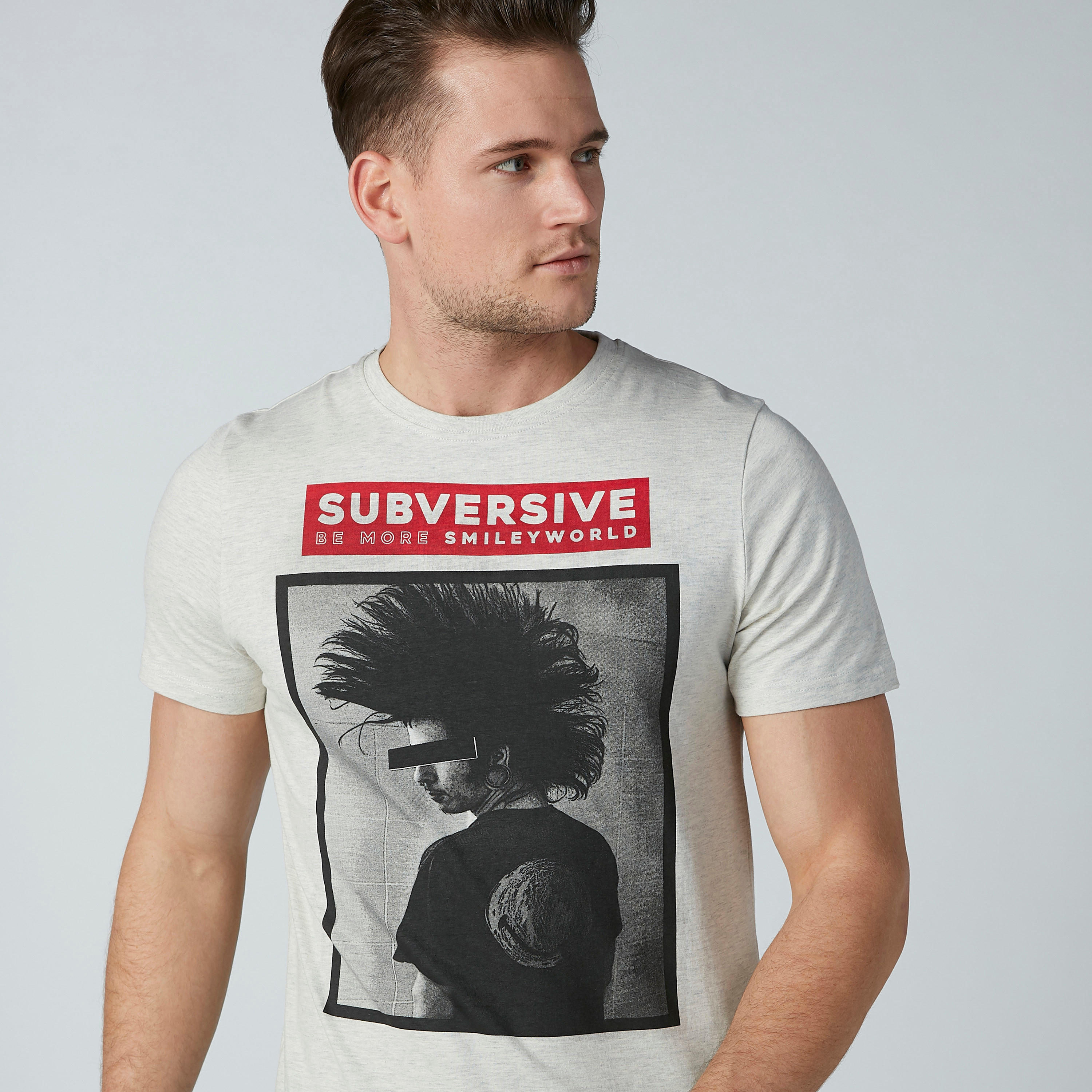 تيشيرت بأكمام قصيرة وياقة مستديرة وطبعات سمايلي وورلد-men-clothing-tshirtsandpolos-tshirts-image-2
