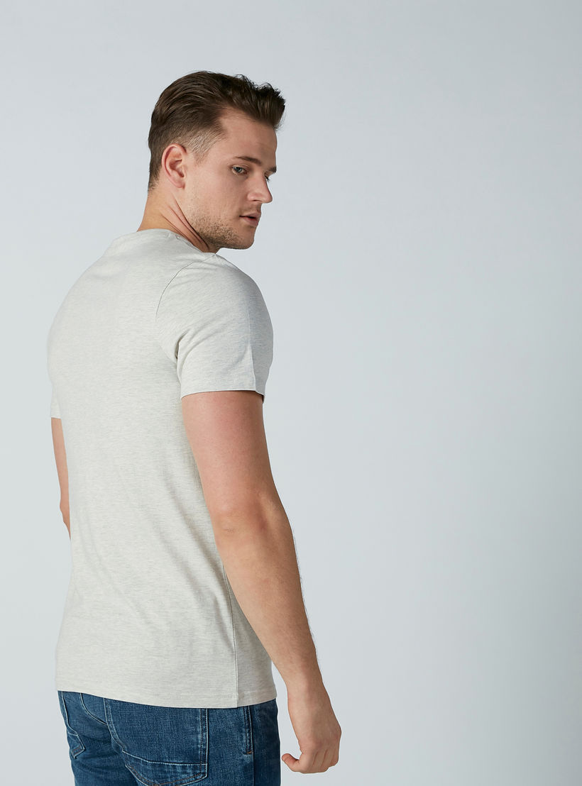 تيشيرت بأكمام قصيرة وياقة مستديرة وطبعات سمايلي وورلد-men-clothing-tshirtsandpolos-tshirts-image-3