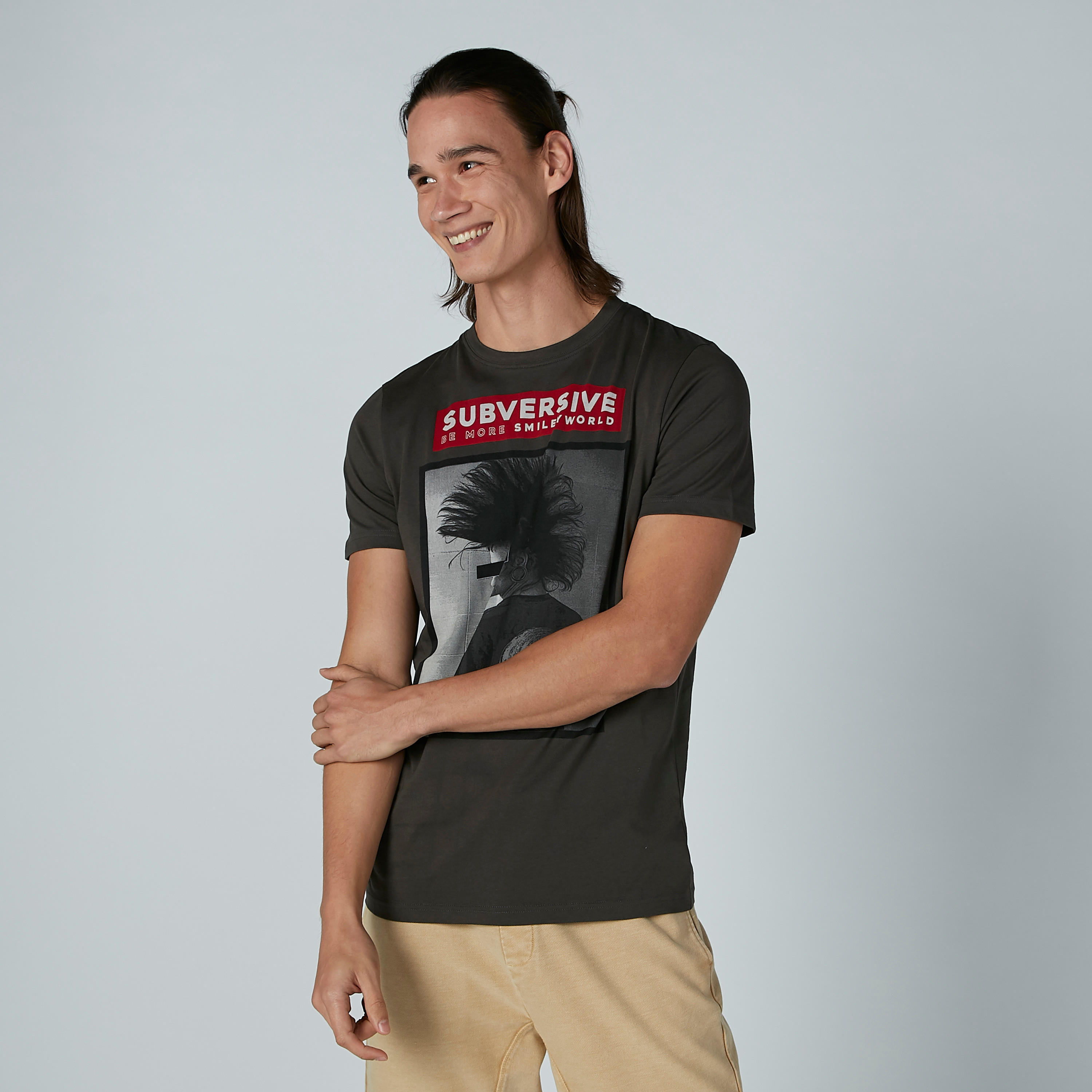 تيشيرت بياقة مستديرة وأكمام قصيرة وطبعات سمايلي وورلد-men-clothing-tshirtsandpolos-tshirts-image-1