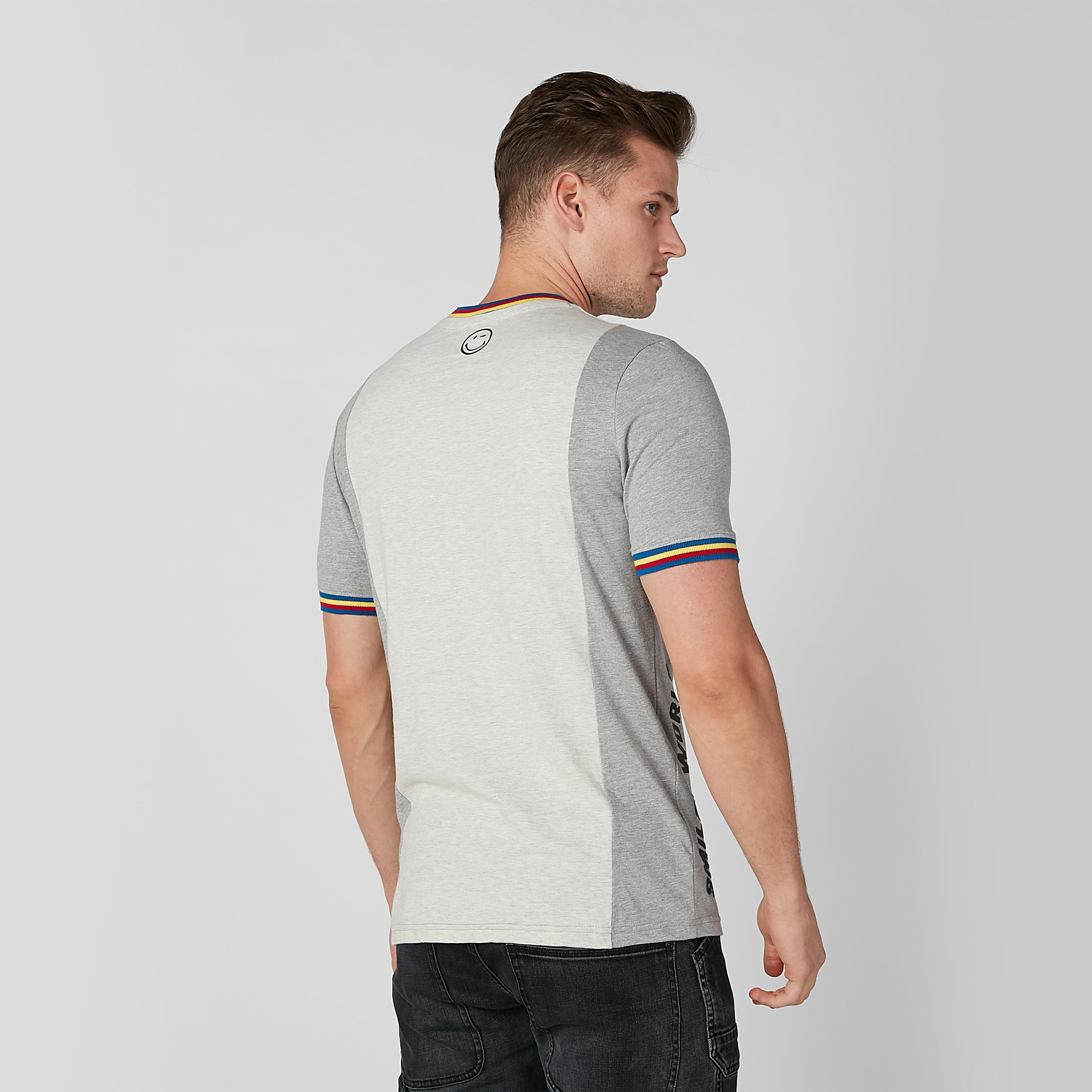 تيشيرت بنمط كتل الألوان بياقة مقلّمة وأكمام بحوّاف من سمايلي وورلد-men-clothing-tshirtsandpolos-tshirts-image-3
