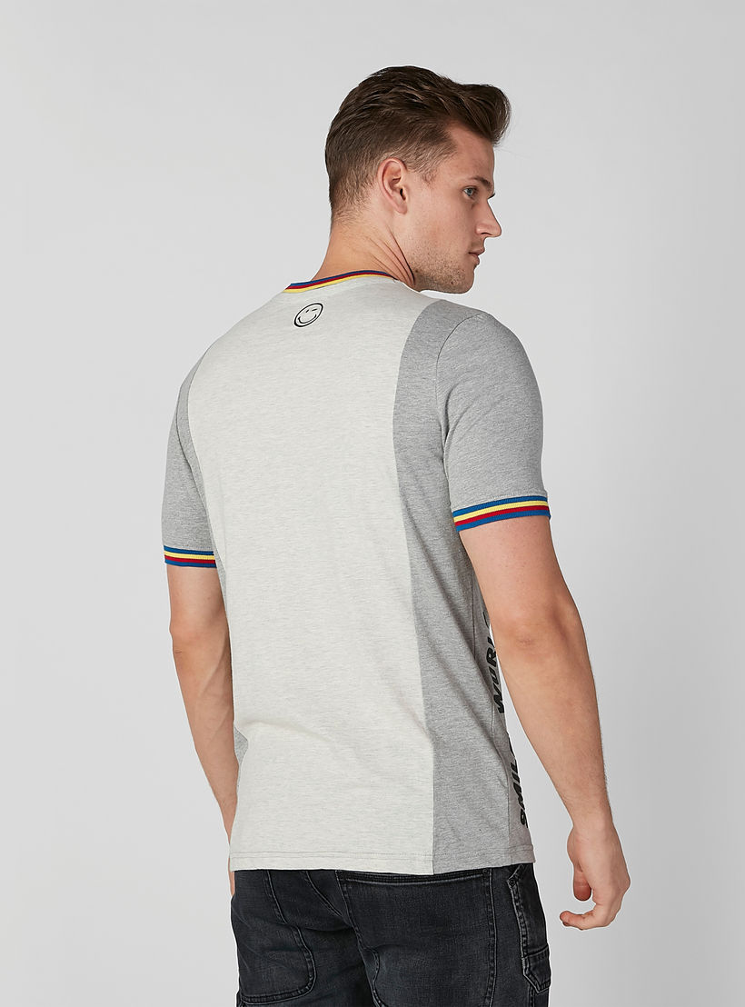 تيشيرت بنمط كتل الألوان بياقة مقلّمة وأكمام بحوّاف من سمايلي وورلد-men-clothing-tshirtsandpolos-tshirts-image-3