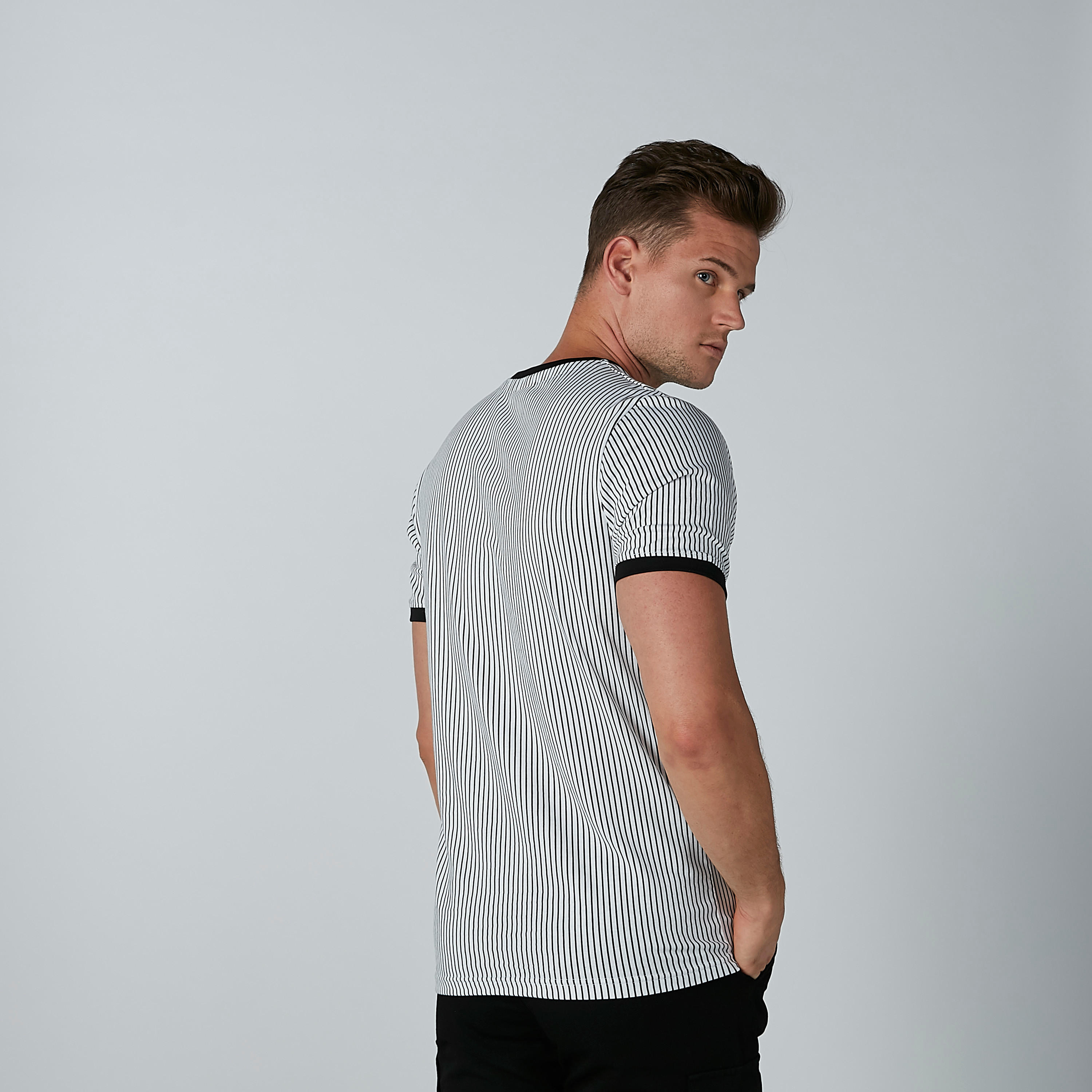 تيشيرت مقلّم بياقة مستديرة وأكمام قصيرة من سمايلي وورلد-men-clothing-tshirtsandpolos-tshirts-image-4