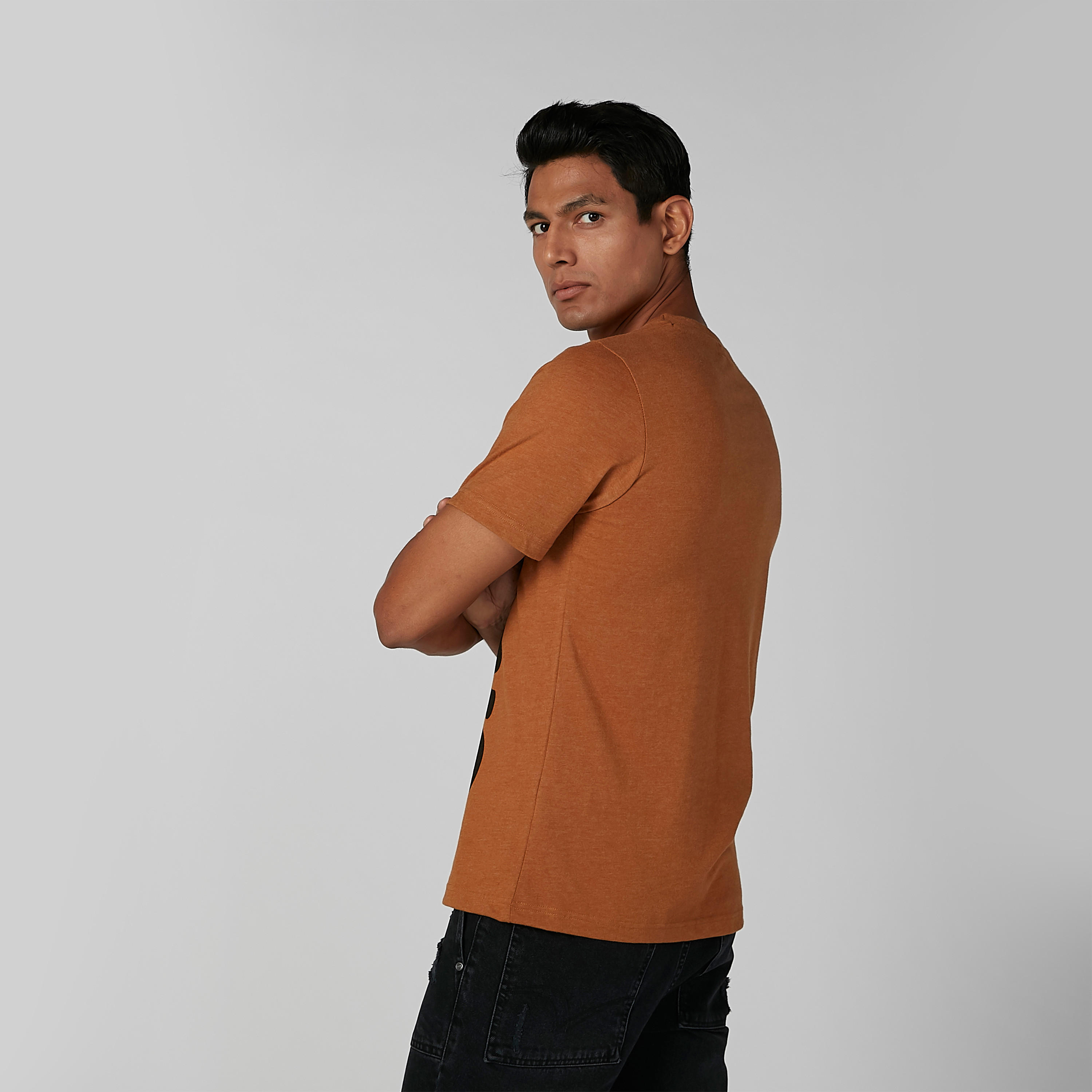 تيشيرت مستدام سليم بطبعات نصيّة من سمايلي وورلد -men-clothing-tshirtsandpolos-tshirts-image-3