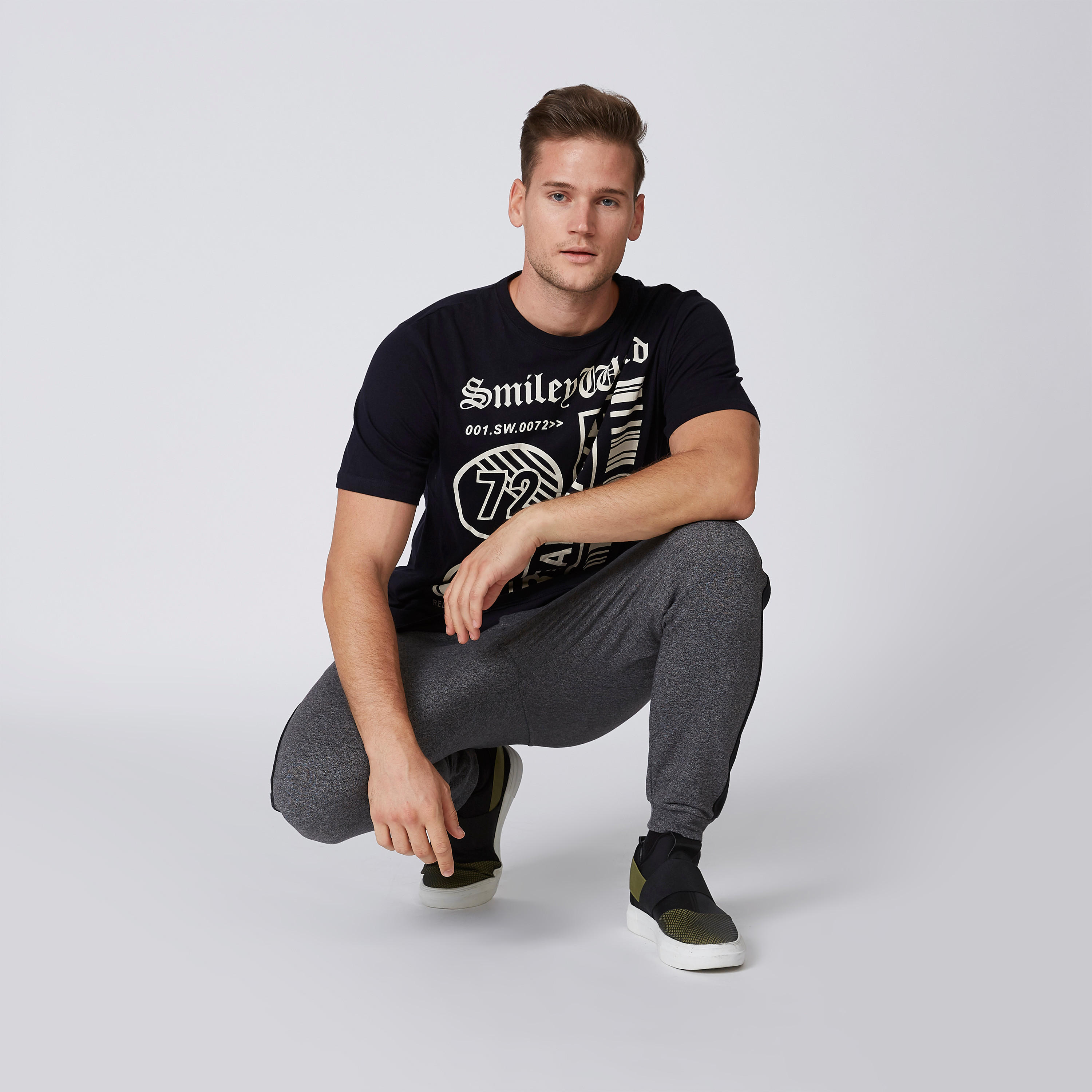 تيشيرت مستدام سليم بياقة مستديرة وطبعات سمايلي وورلد-men-clothing-tshirtsandpolos-tshirts-image-2