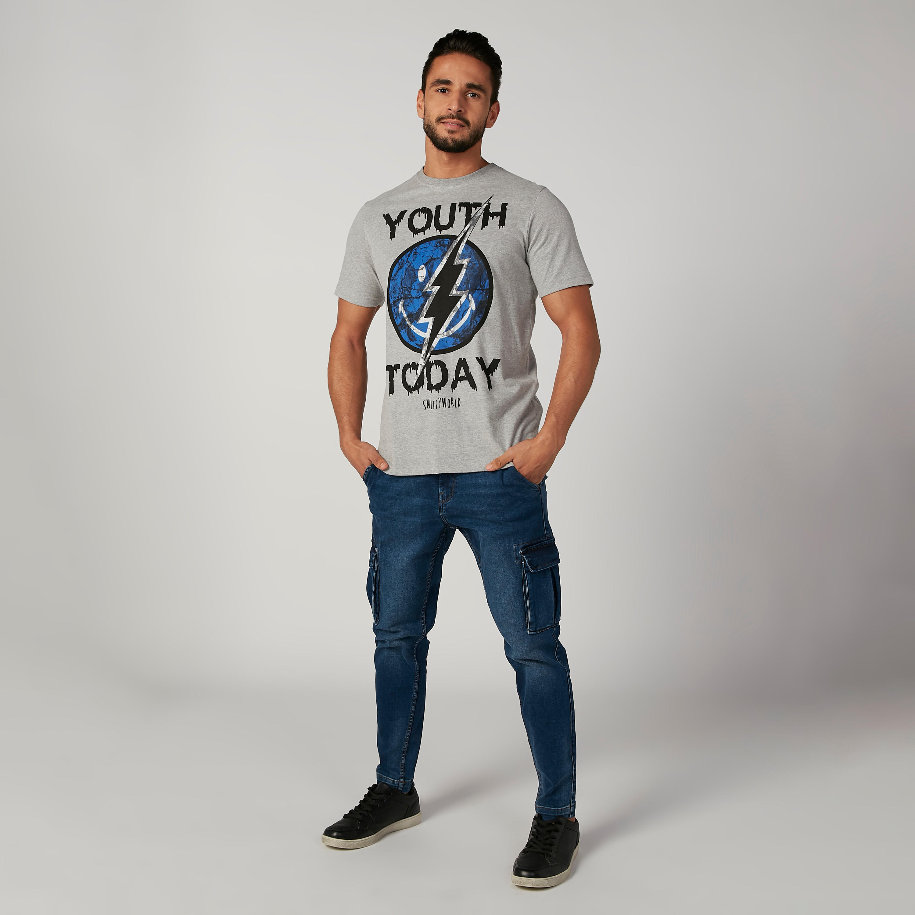 تيشيرت مستدام سليم بياقة ضيّقة وطبعات سمايلي وورلد -men-clothing-tshirtsandpolos-tshirts-image-3