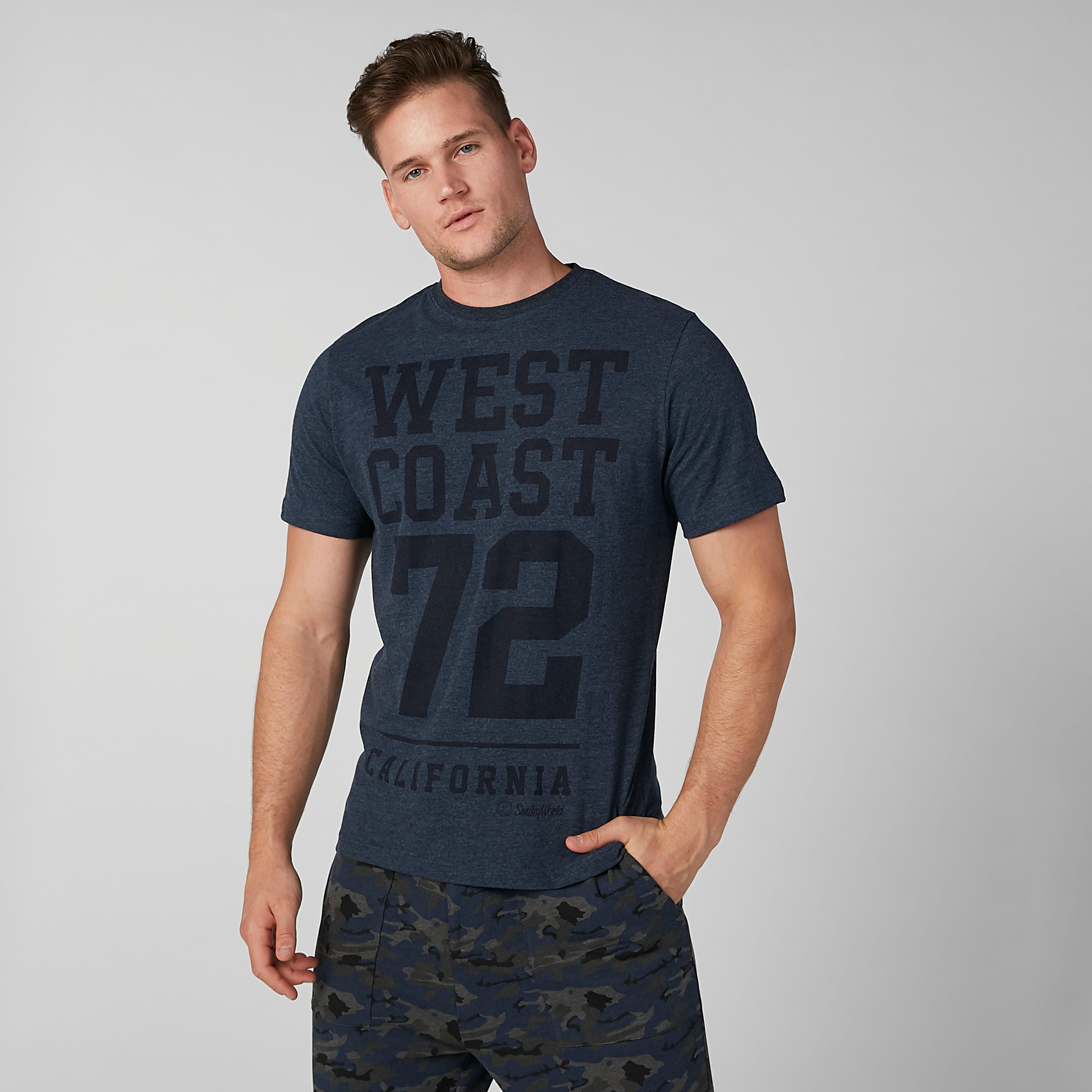 تيشيرت مستدام بقصّة سليم وياقة ضيّقة وطبعات سمايلي وورلد -men-clothing-tshirtsandpolos-tshirts-image-1