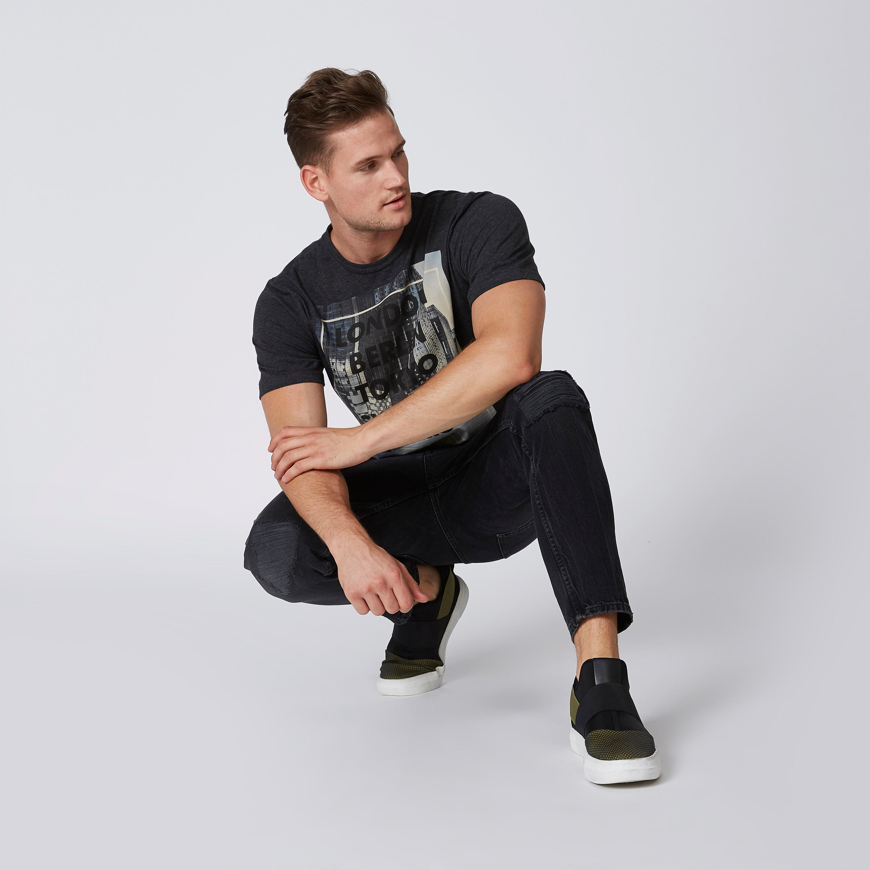 تيشيرت مستدام سليم بطبعات وياقة مستديرة-men-clothing-tshirtsandpolos-tshirts-image-3