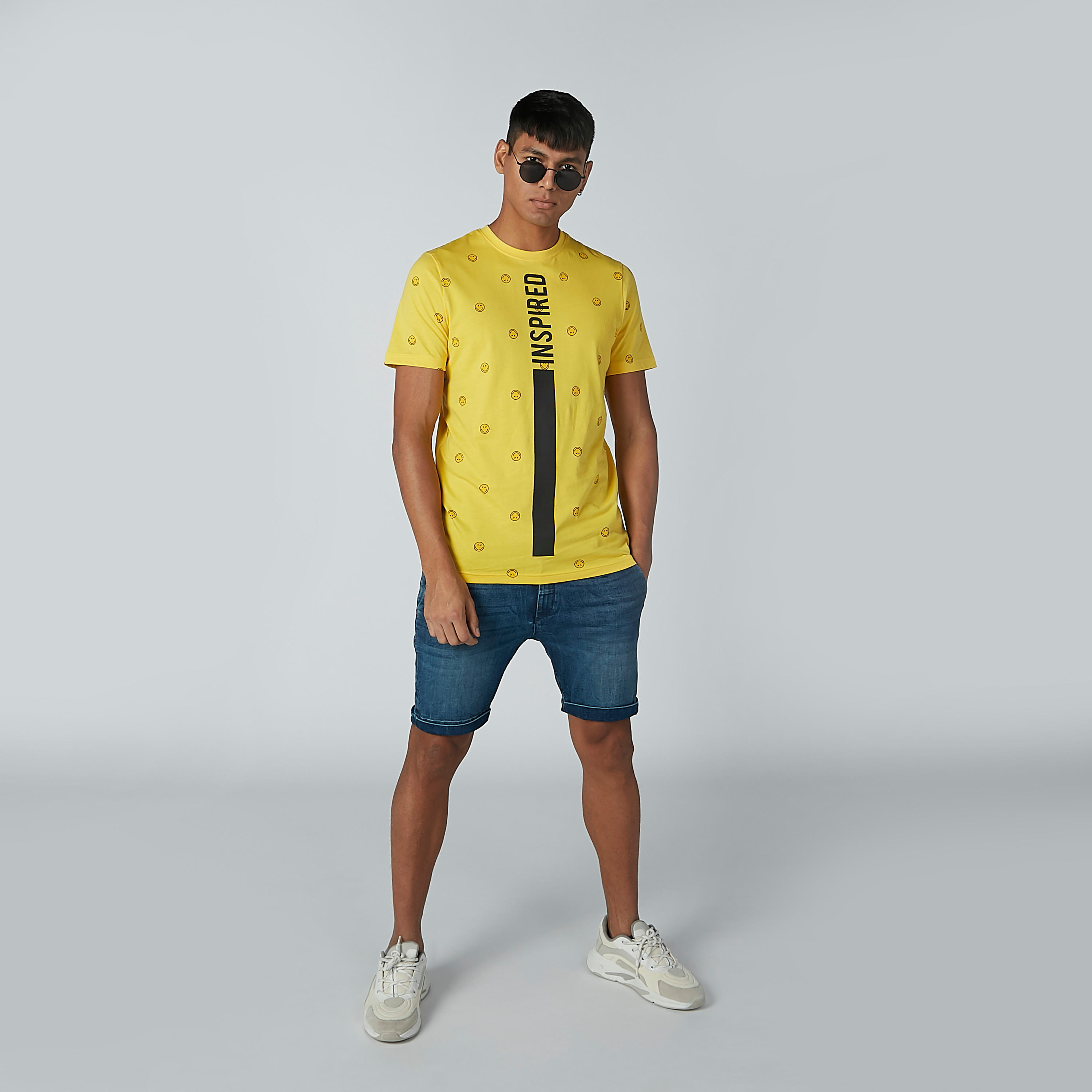 تيشيرت مستدام بقصّة سليم وياقة ضيّقة وطبعات سمايلي وورلد -men-clothing-tshirtsandpolos-tshirts-image-1