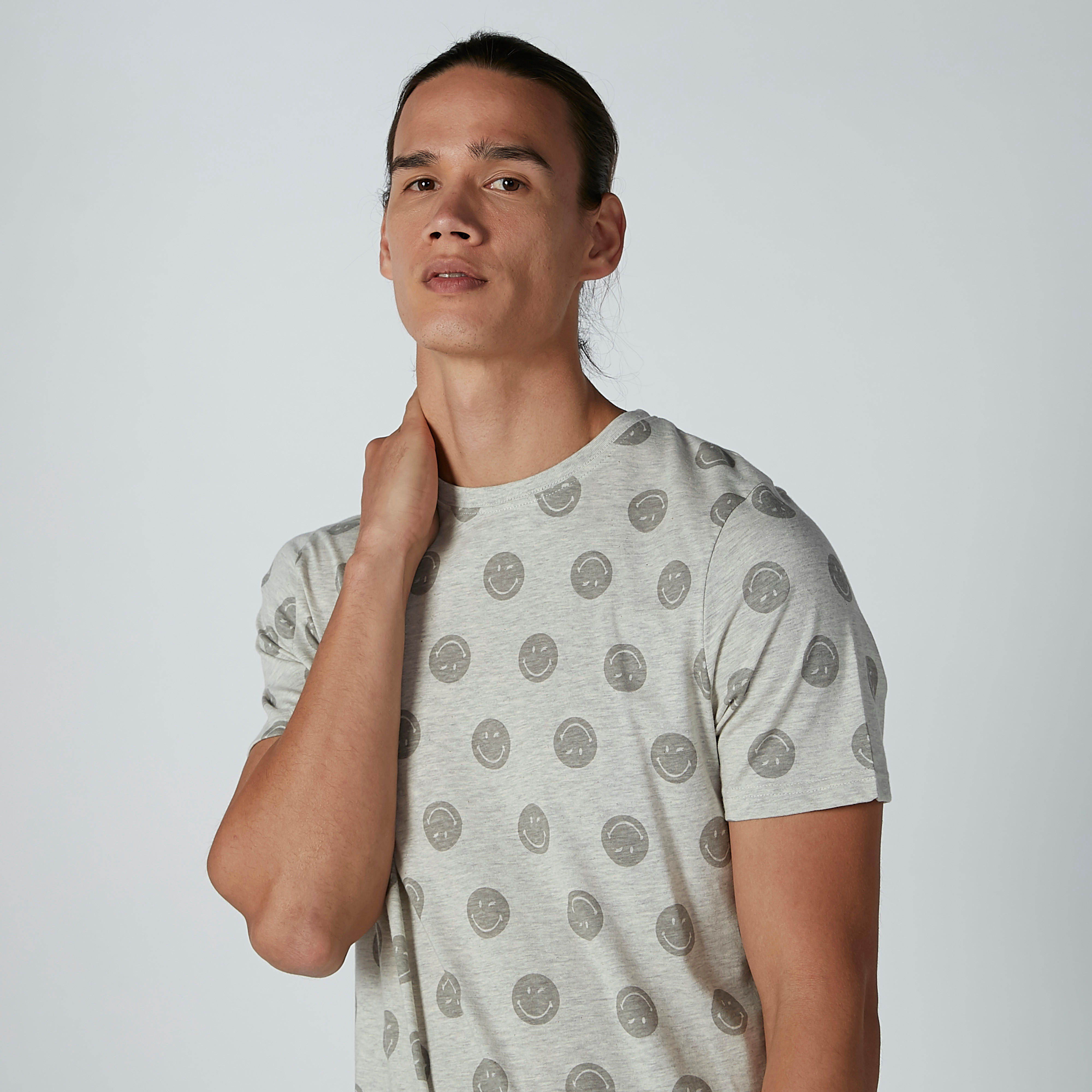 تيشيرت مستدام بياقة ضيّقة وطبعات سمايلي وورلد -men-clothing-tshirtsandpolos-tshirts-image-1