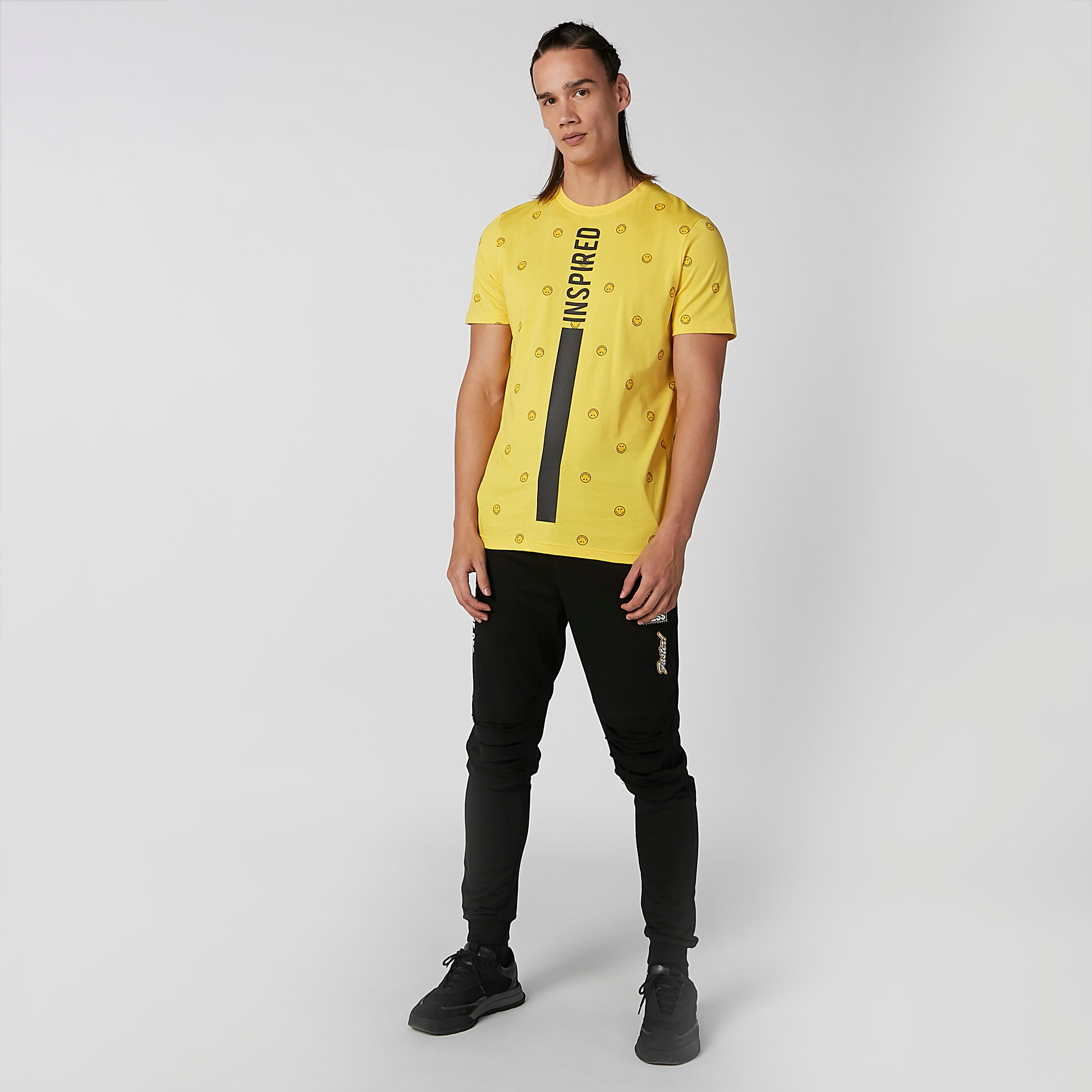 بنطلون رياضي مستدام سليم برباط إغلاق وطبعات-men-clothing-bottoms-joggers-image-2
