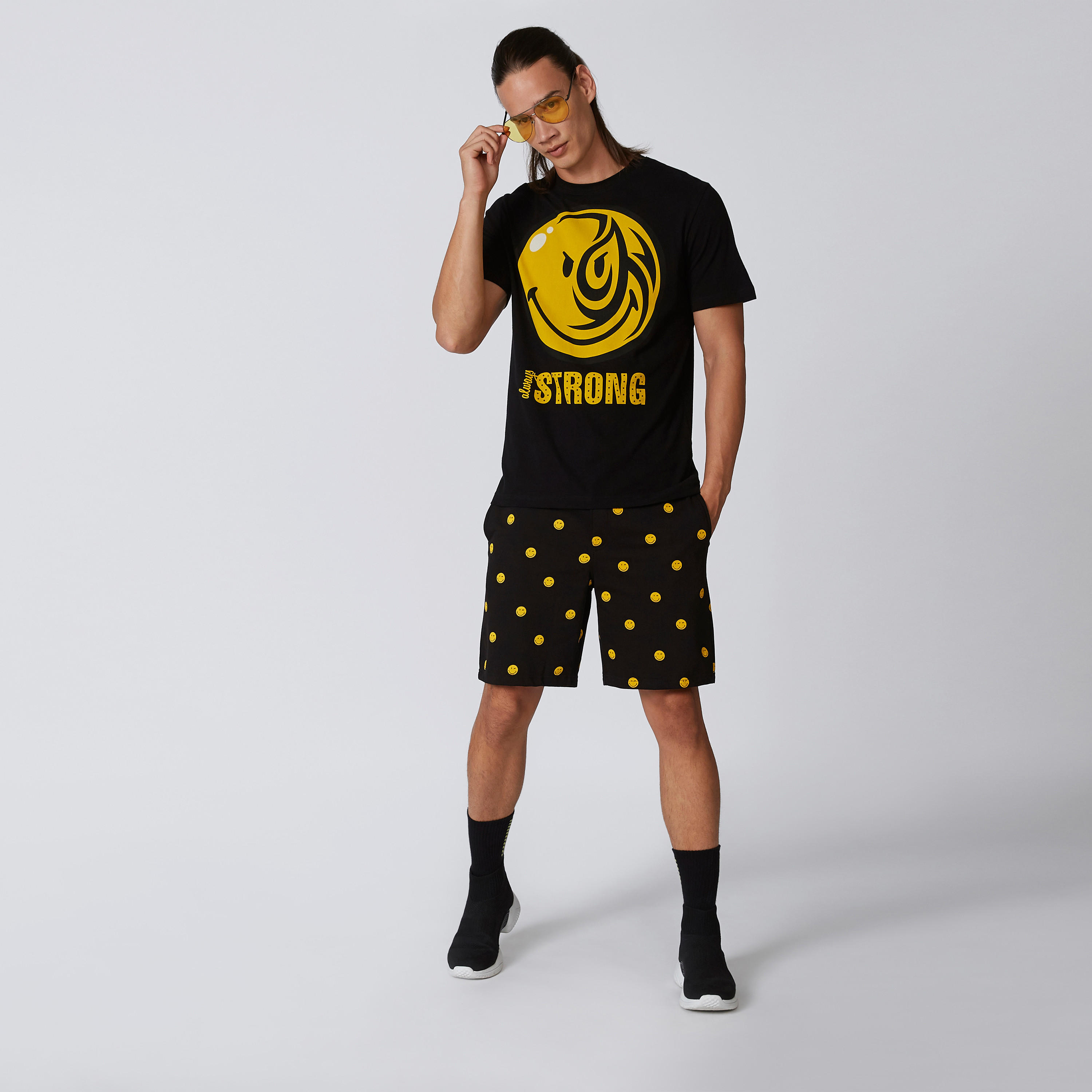 شورت مستدام سليم وخصر متوسط الارتفاع وجيوب -men-clothing-bottoms-shorts-image-1