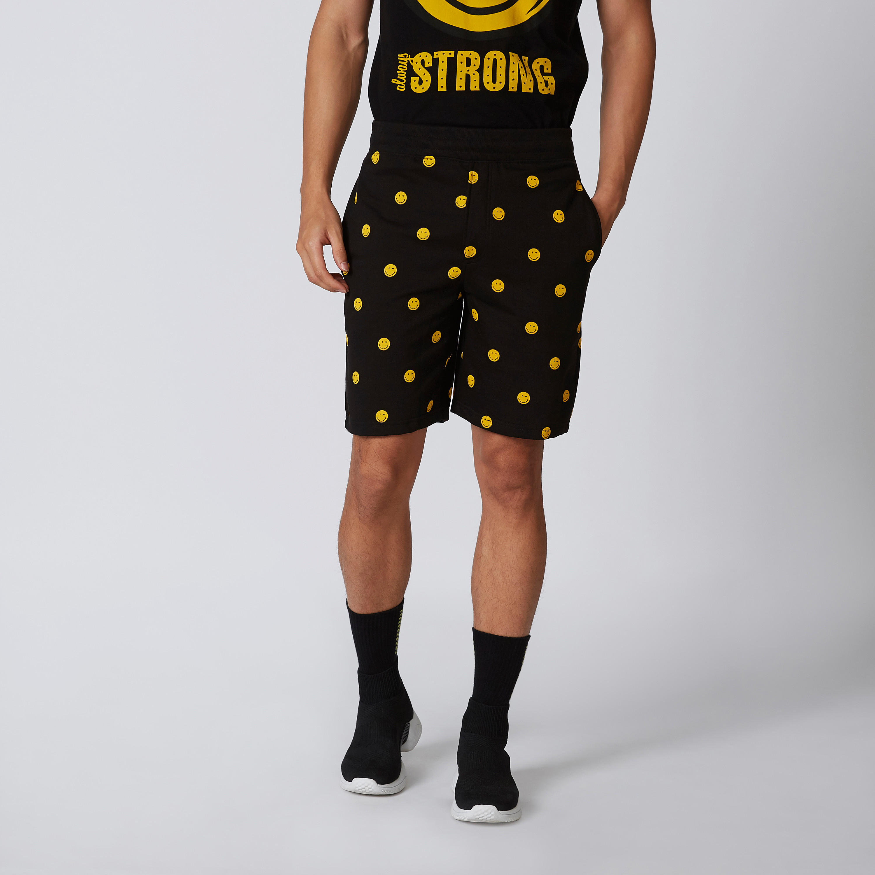 شورت مستدام سليم وخصر متوسط الارتفاع وجيوب -men-clothing-bottoms-shorts-image-3