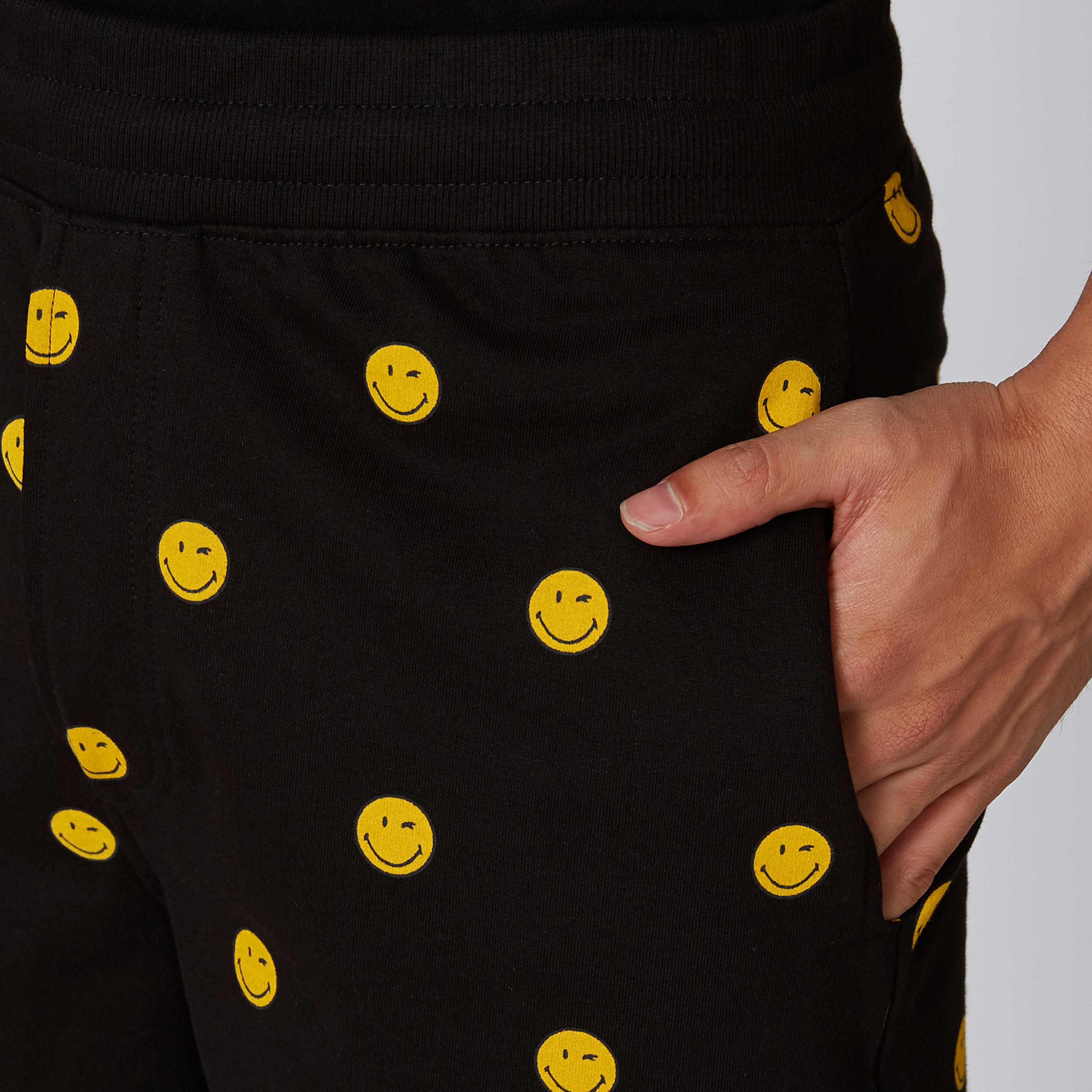شورت مستدام سليم وخصر متوسط الارتفاع وجيوب -men-clothing-bottoms-shorts-image-5