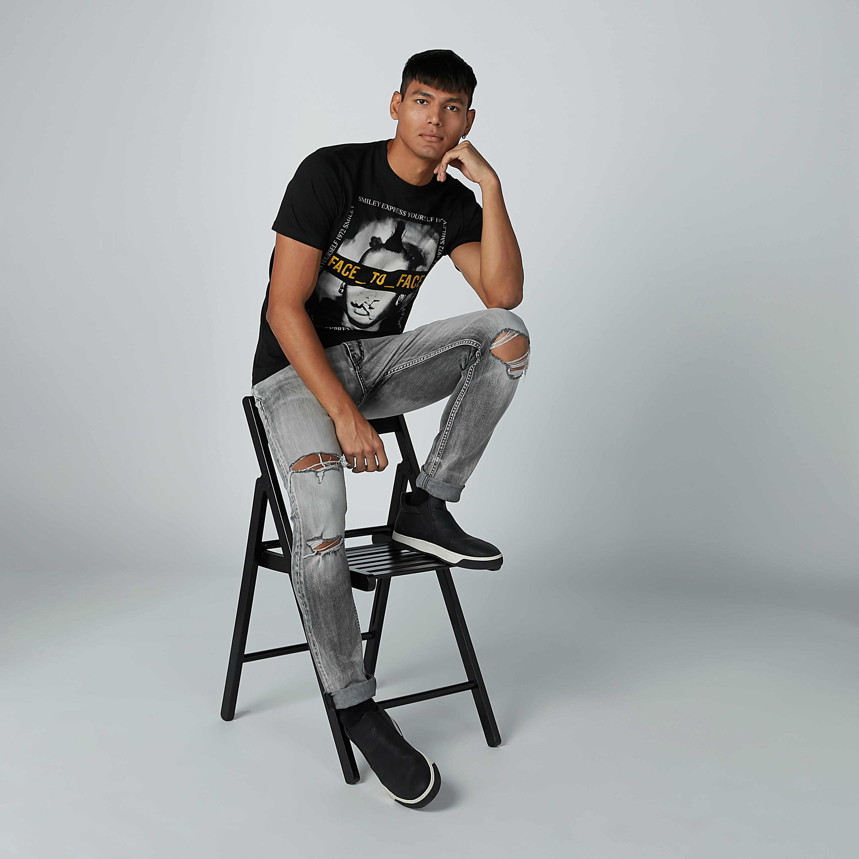 تيشيرت مستدام سليم بياقة ضيّقة وطبعات سمايلي وورلد -men-clothing-tshirtsandpolos-tshirts-image-1