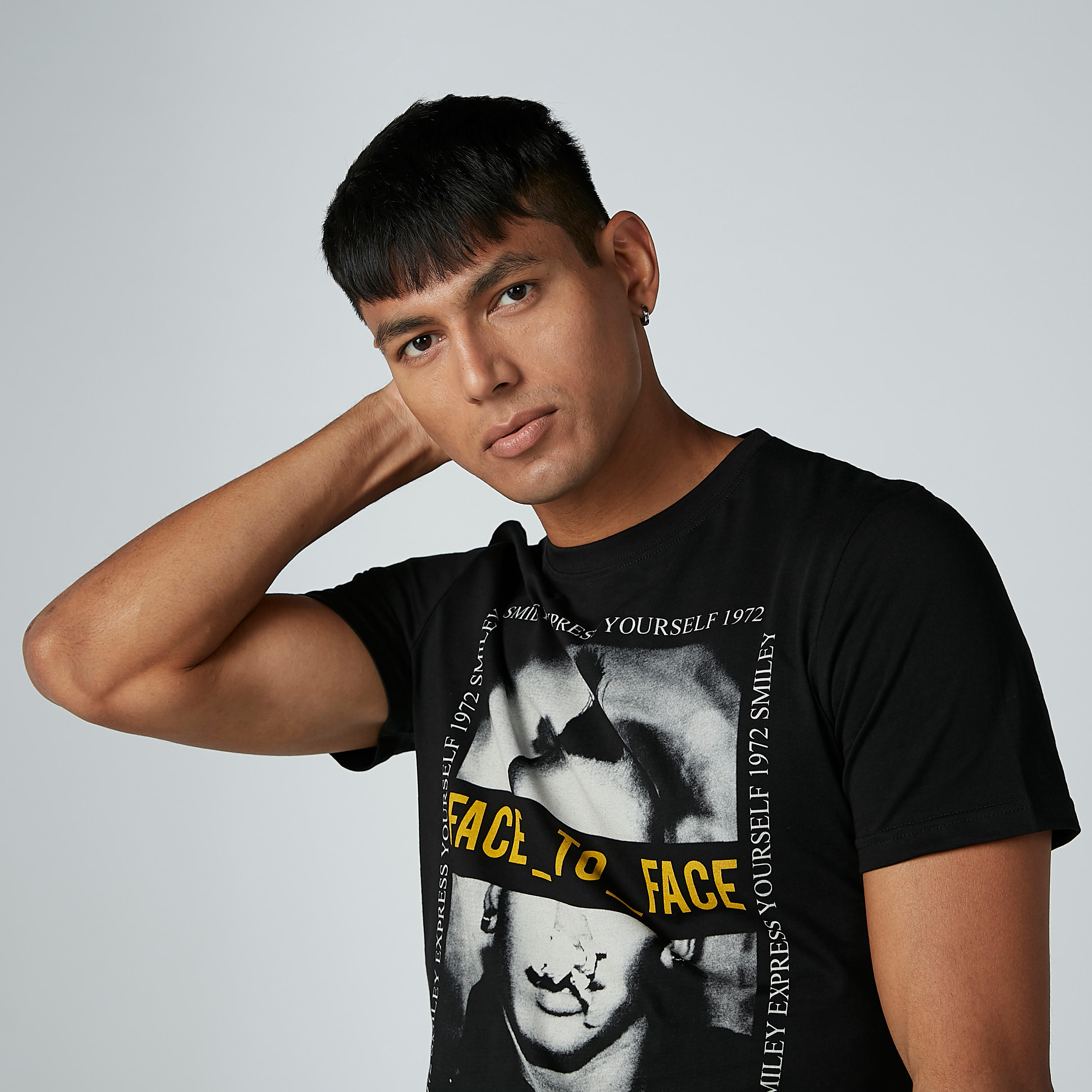 تيشيرت مستدام سليم بياقة ضيّقة وطبعات سمايلي وورلد -men-clothing-tshirtsandpolos-tshirts-image-3