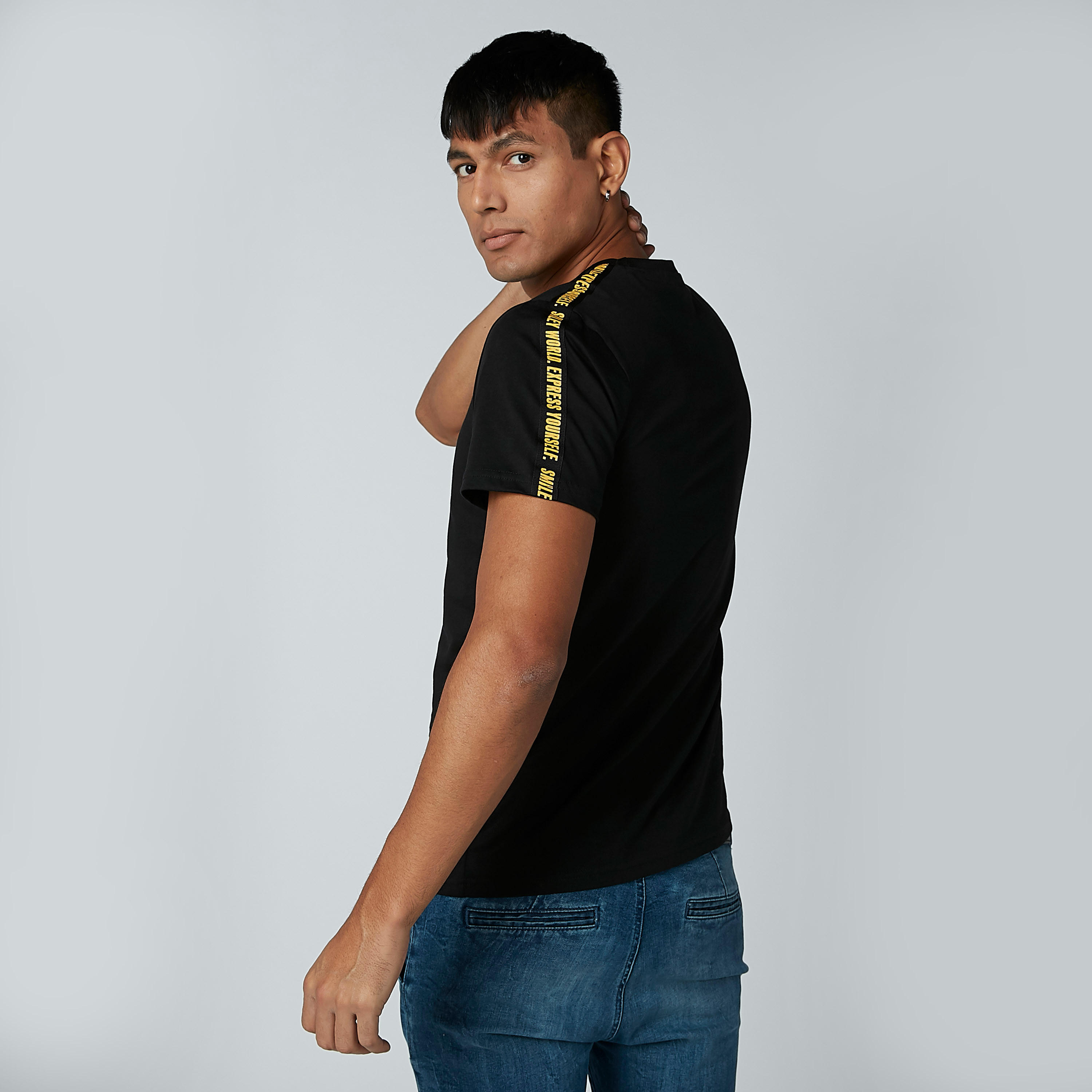 تيشيرت مستدام سليم وياقة ضيّقة وطبعات سمايلي وورلد -men-clothing-tshirtsandpolos-tshirts-image-1