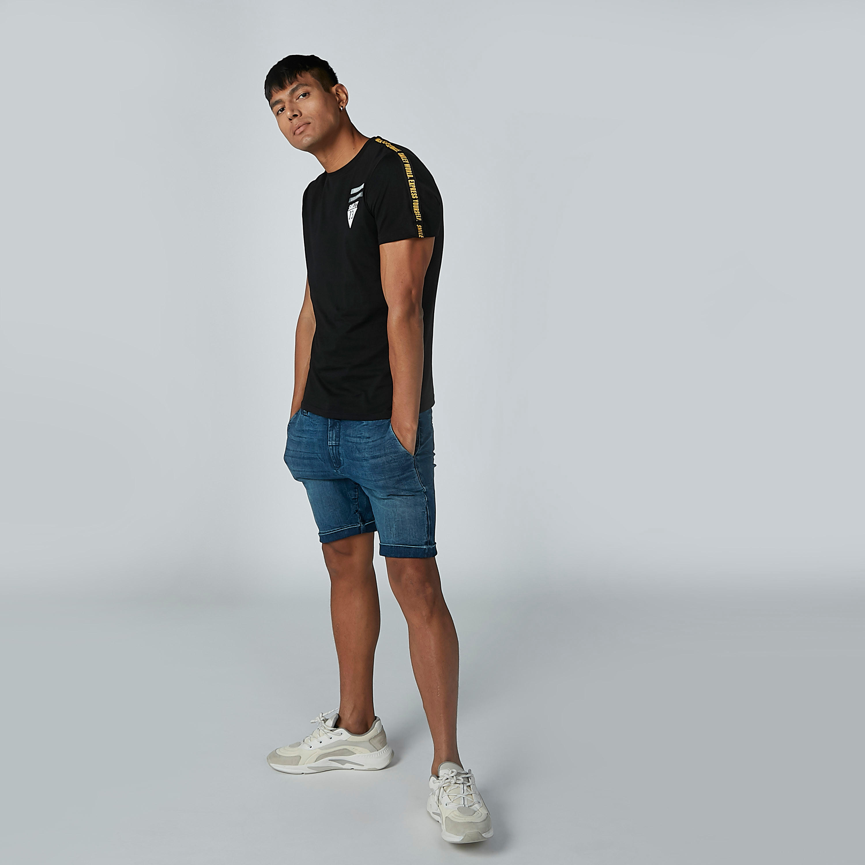 تيشيرت مستدام سليم وياقة ضيّقة وطبعات سمايلي وورلد -men-clothing-tshirtsandpolos-tshirts-image-2
