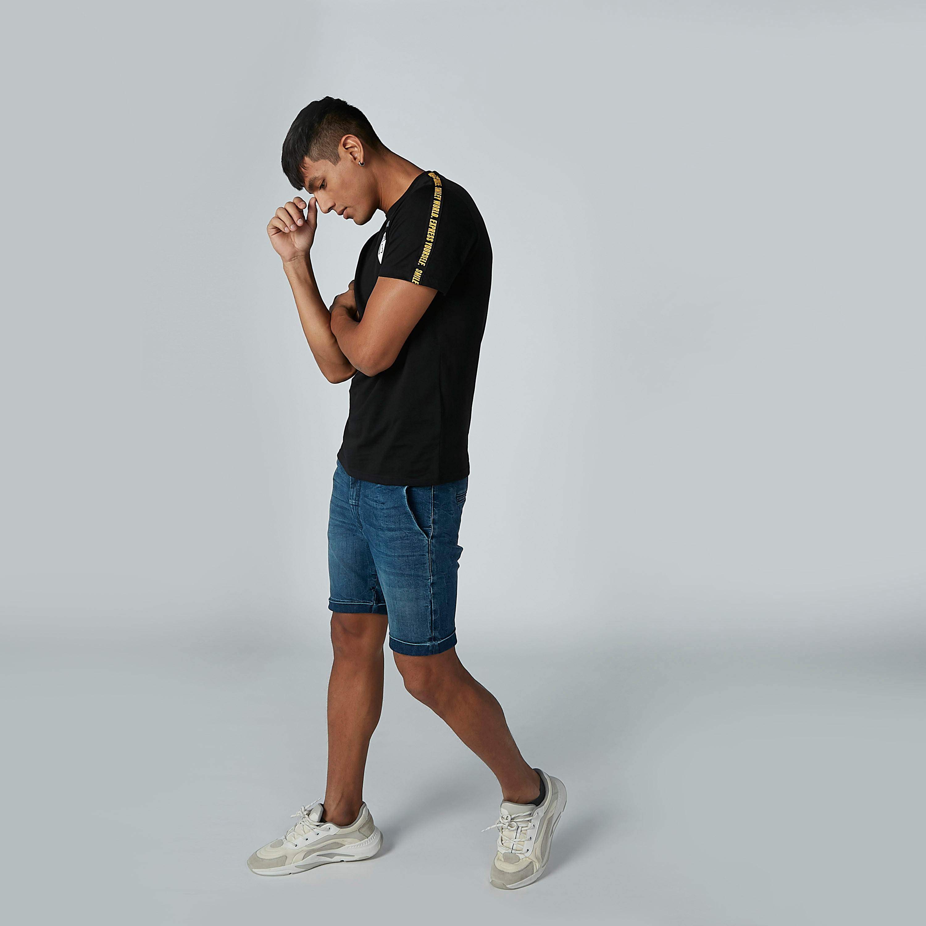 تيشيرت مستدام سليم وياقة ضيّقة وطبعات سمايلي وورلد -men-clothing-tshirtsandpolos-tshirts-image-5