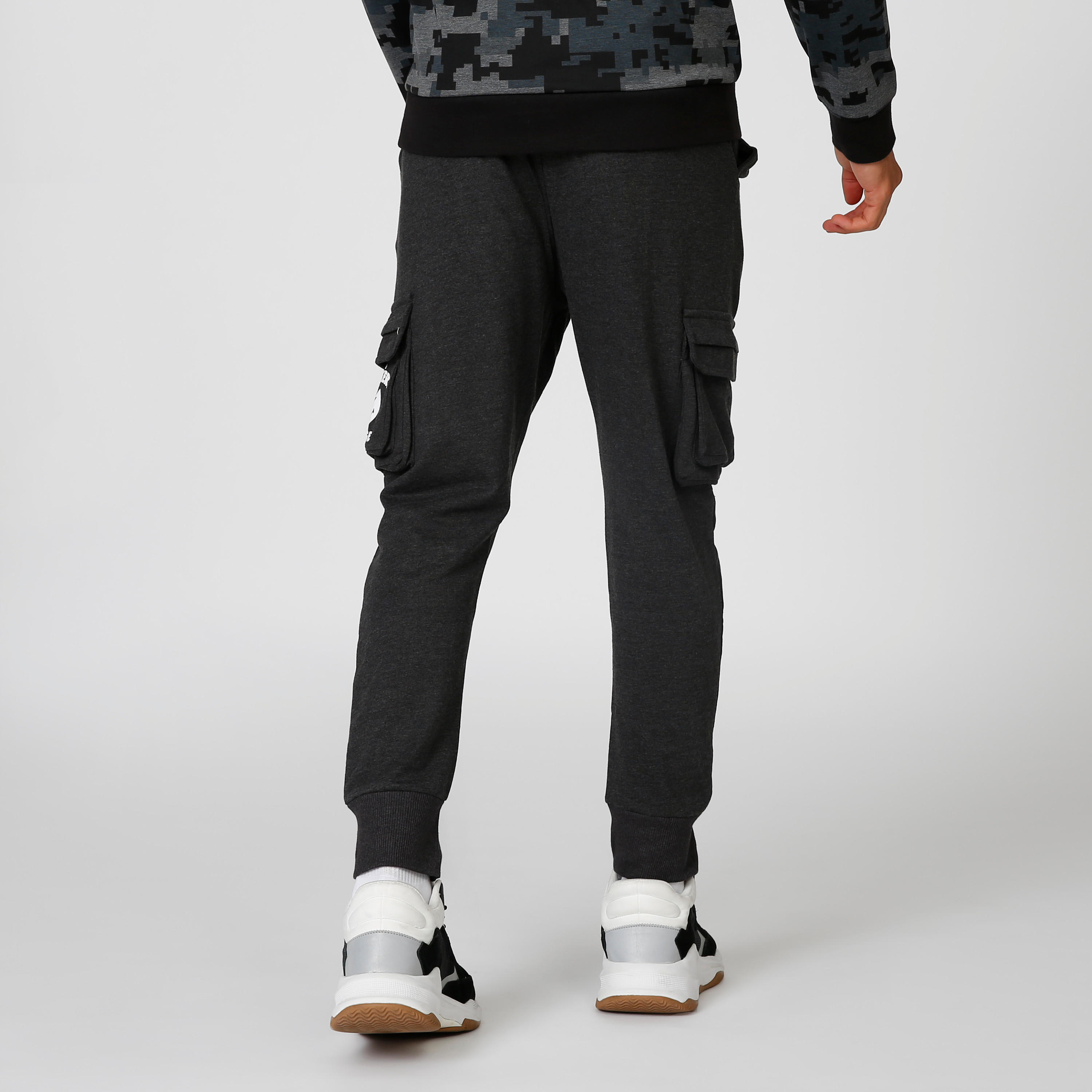 بنطلون رياضي مستدام سليم بجيوب وطبعات سمايلي وورلد -men-clothing-bottoms-joggers-image-3