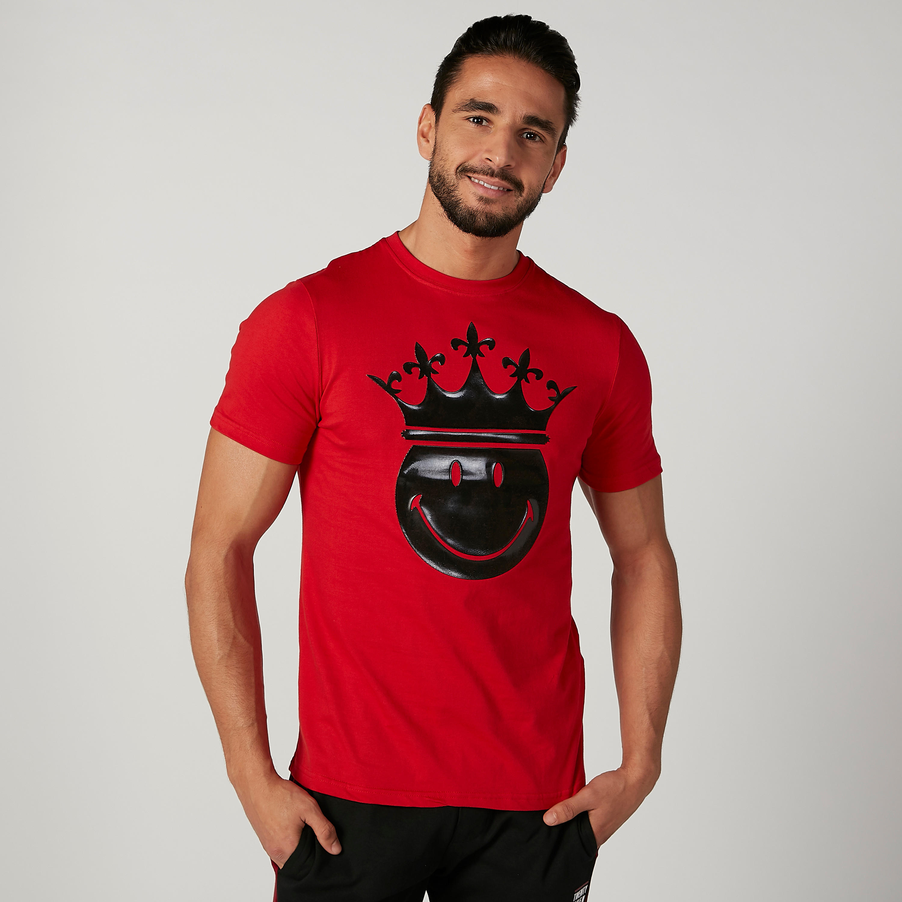 تيشيرت مستدام سليم بياقة ضيّقة وطبعات سمايلي وورلد-men-clothing-tshirtsandpolos-tshirts-image-1