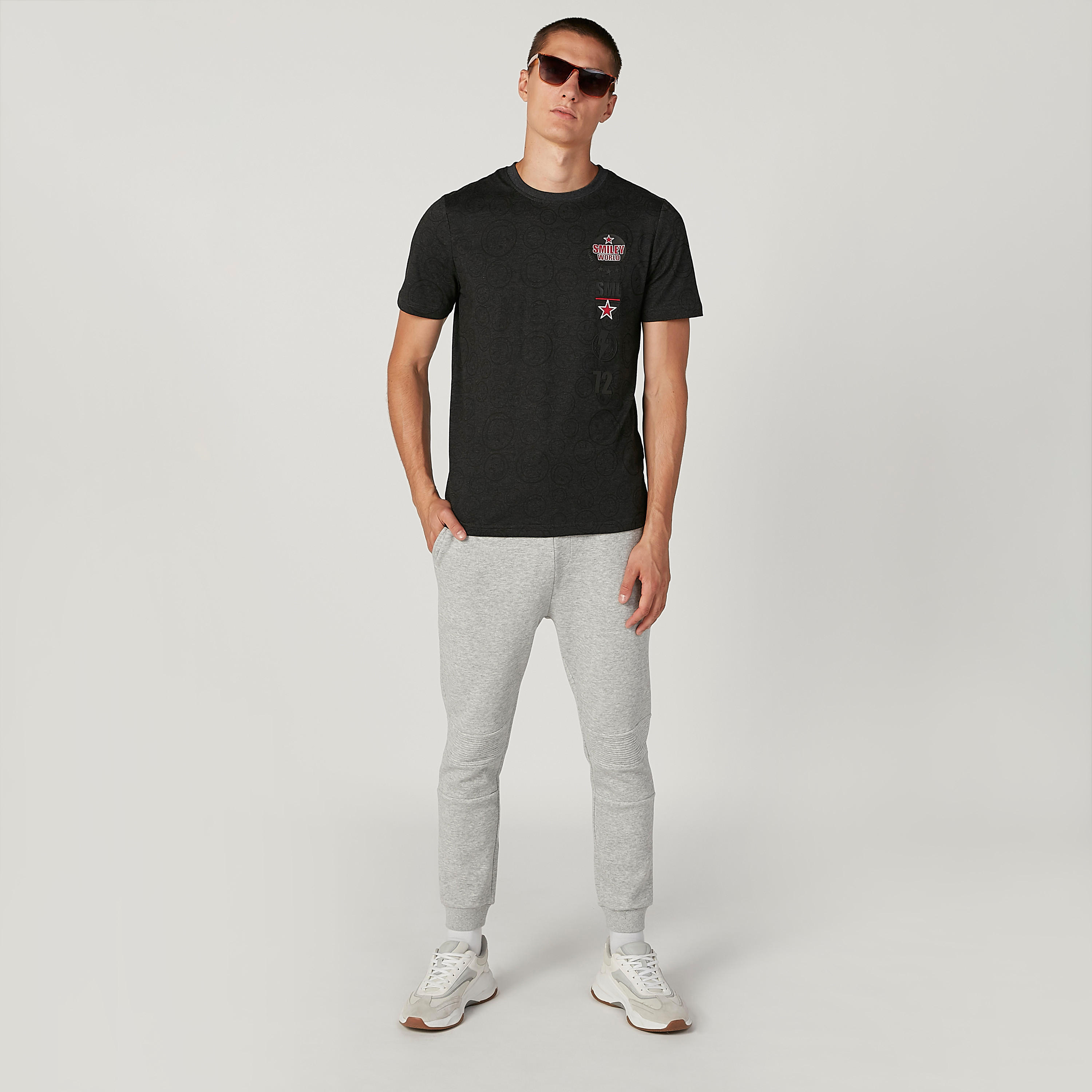تيشيرت مستدام بأكمام قصيرة وطبعات سمايلي وورلد -men-clothing-tshirtsandpolos-tshirts-image-2