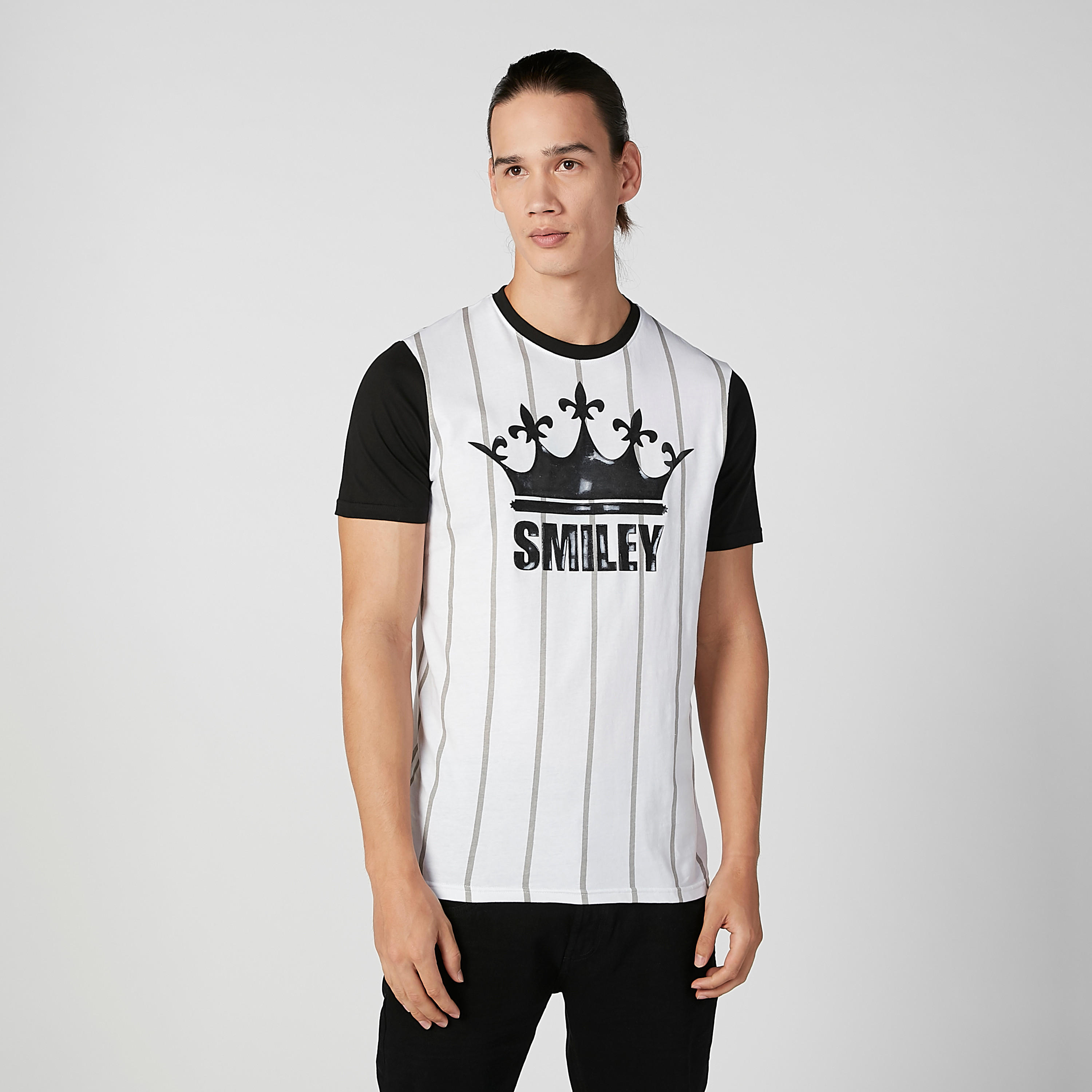 تيشيرت مستدام سليم بياقة ضيّقة وطبعات سمايلي وورلد-men-clothing-tshirtsandpolos-tshirts-image-1