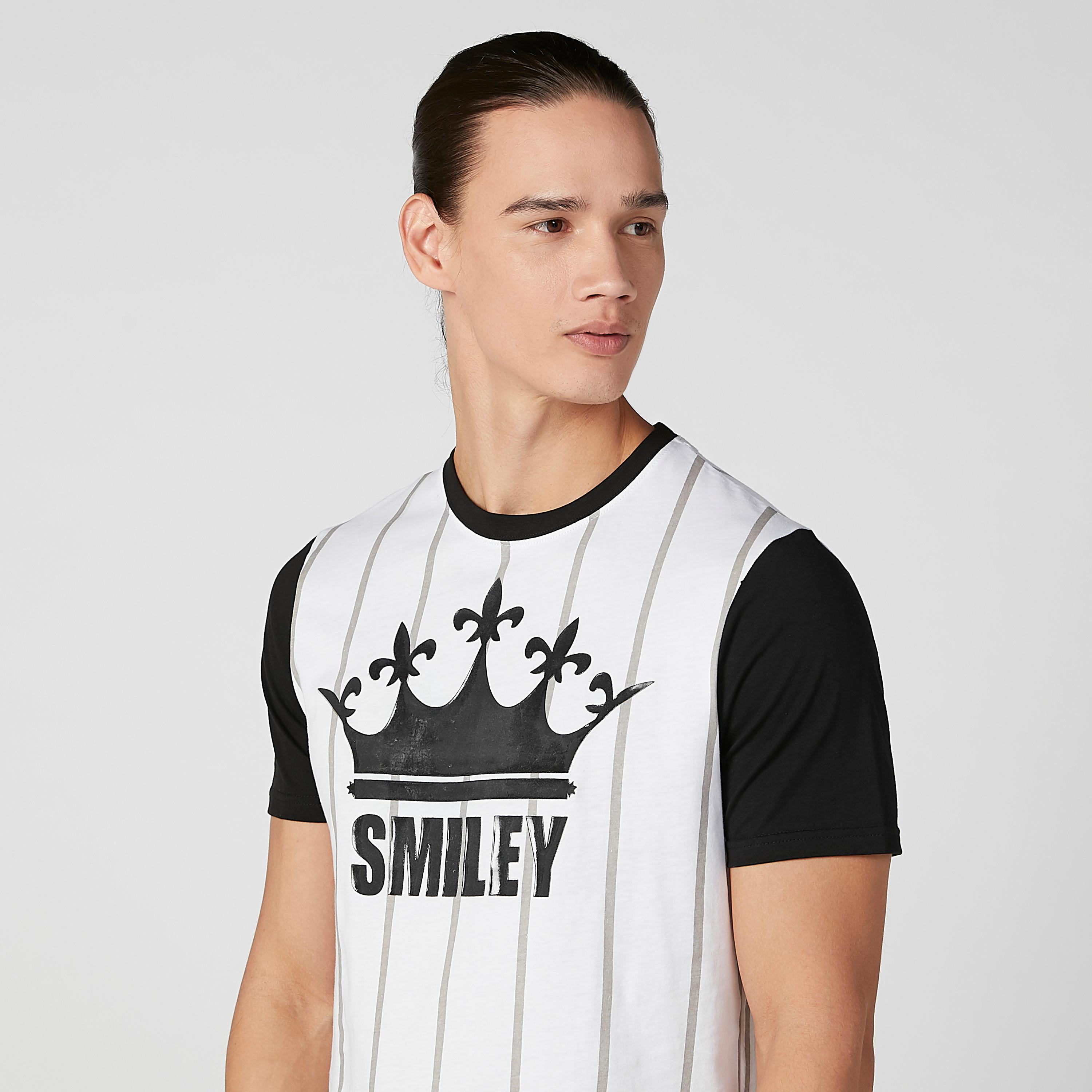 تيشيرت مستدام سليم بياقة ضيّقة وطبعات سمايلي وورلد-men-clothing-tshirtsandpolos-tshirts-image-3