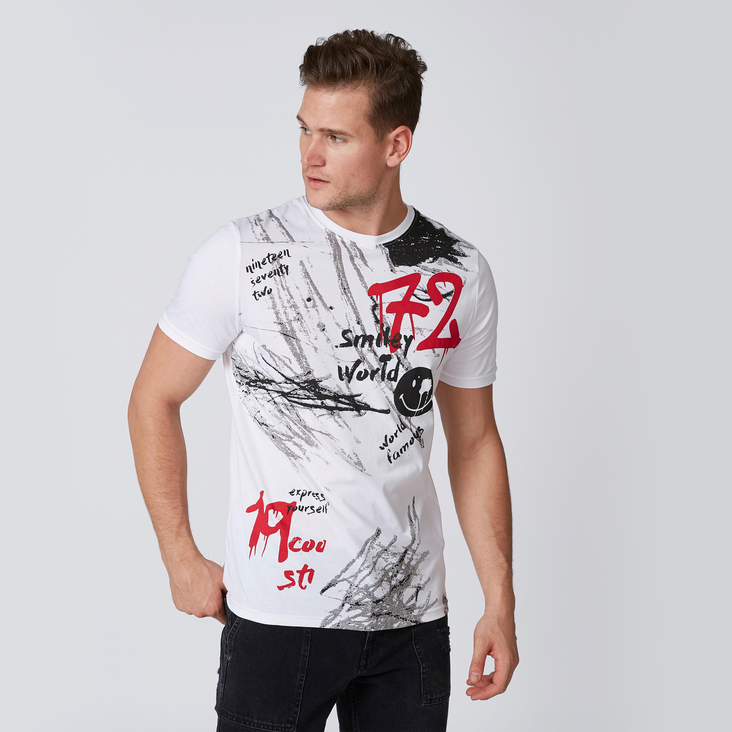 تيشيرت مستدام بياقة مستديرة وطبعات سمايلي وورلد-men-clothing-tshirtsandpolos-tshirts-image-1