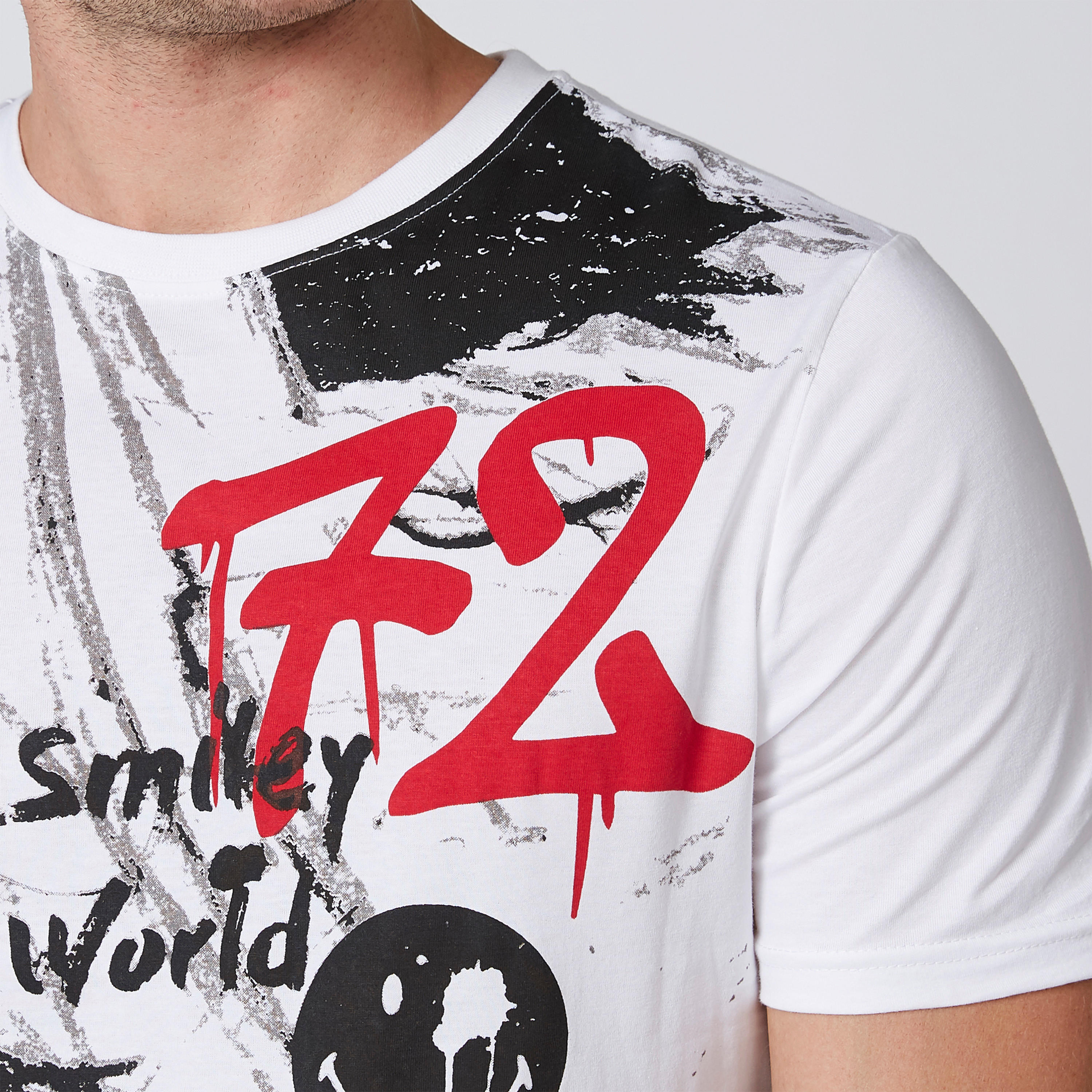 تيشيرت مستدام بياقة مستديرة وطبعات سمايلي وورلد-men-clothing-tshirtsandpolos-tshirts-image-4